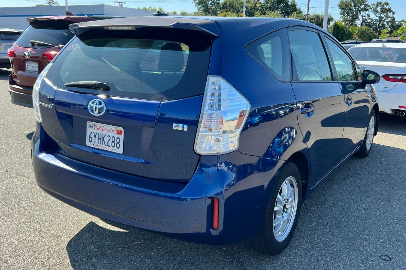Thumbnail: 2013 Toyota Prius v - 2