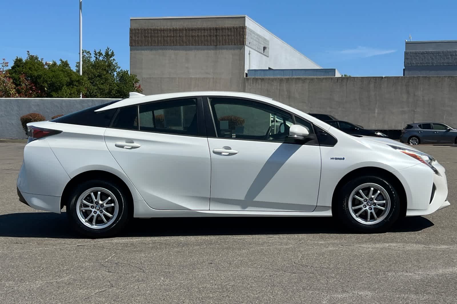 Thumbnail: 2017 Toyota Prius - 6
