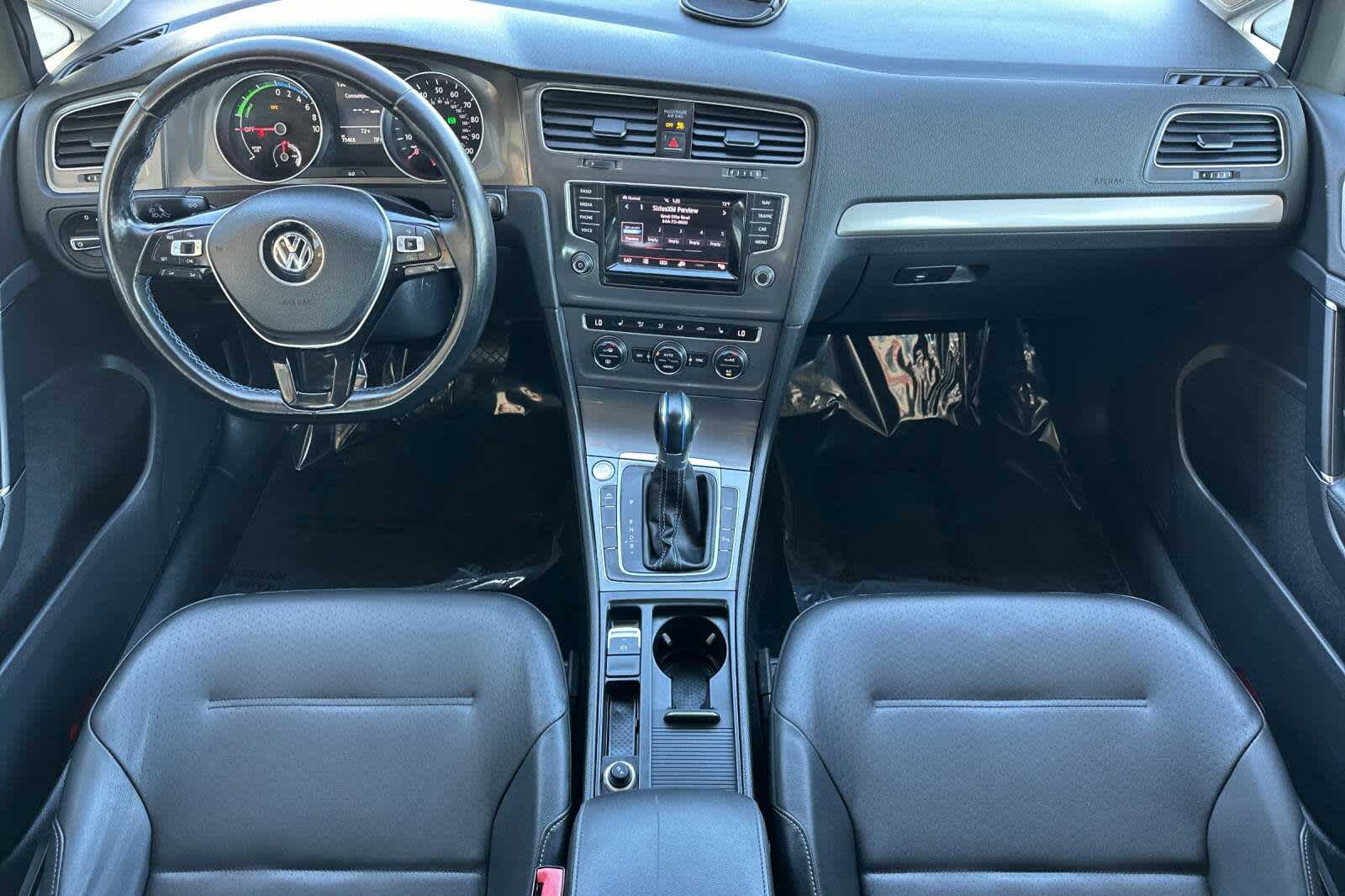 Thumbnail: 2015 Volkswagen e-Golf - 3