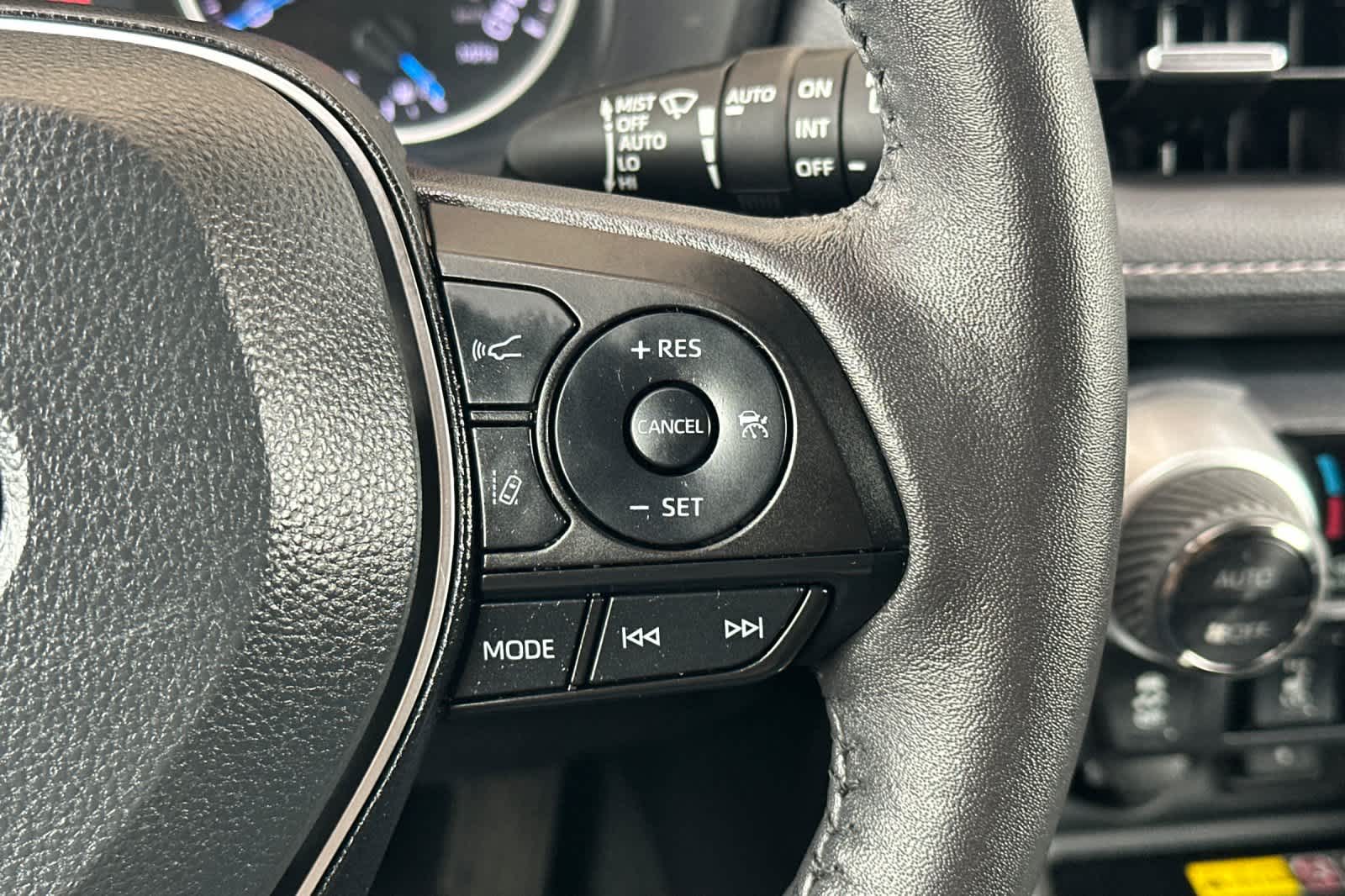 Thumbnail: 2022 Toyota RAV4 - 27