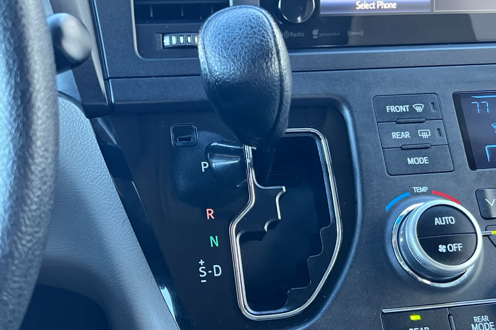 Thumbnail: 2017 Toyota Sienna - 24