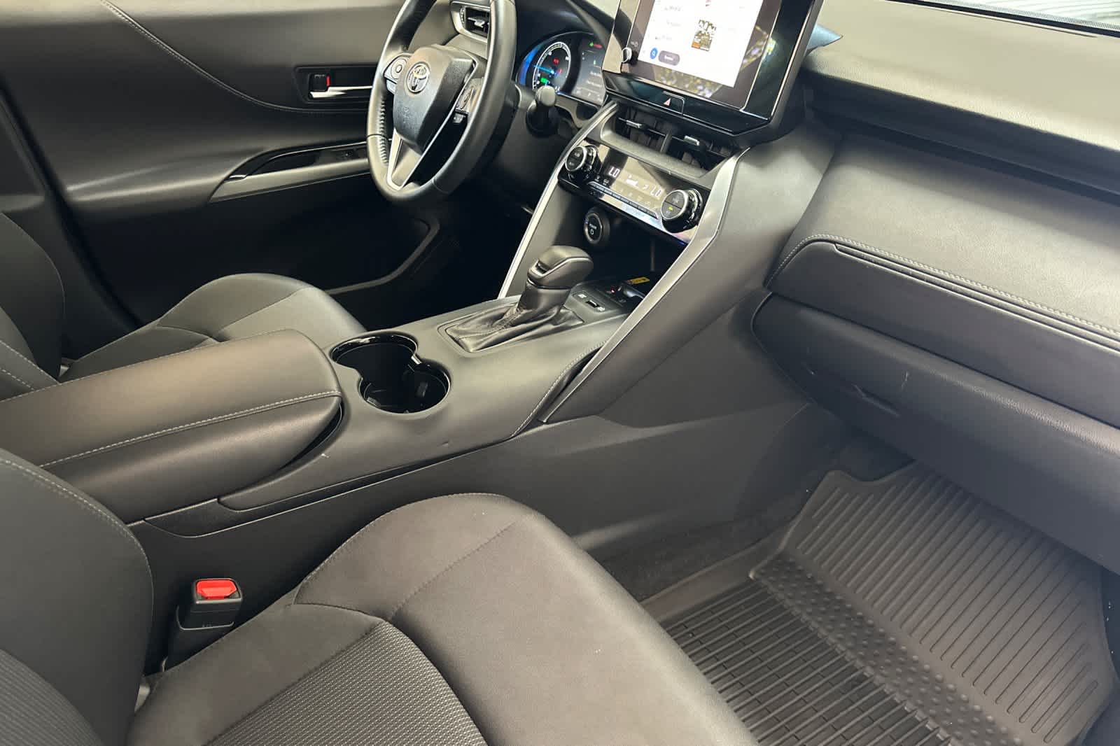 2024 Toyota Venza LE 17