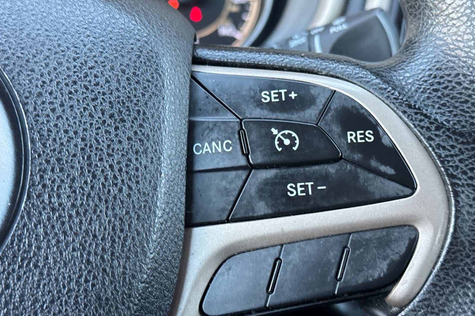 Thumbnail: 2015 Jeep Cherokee - 24