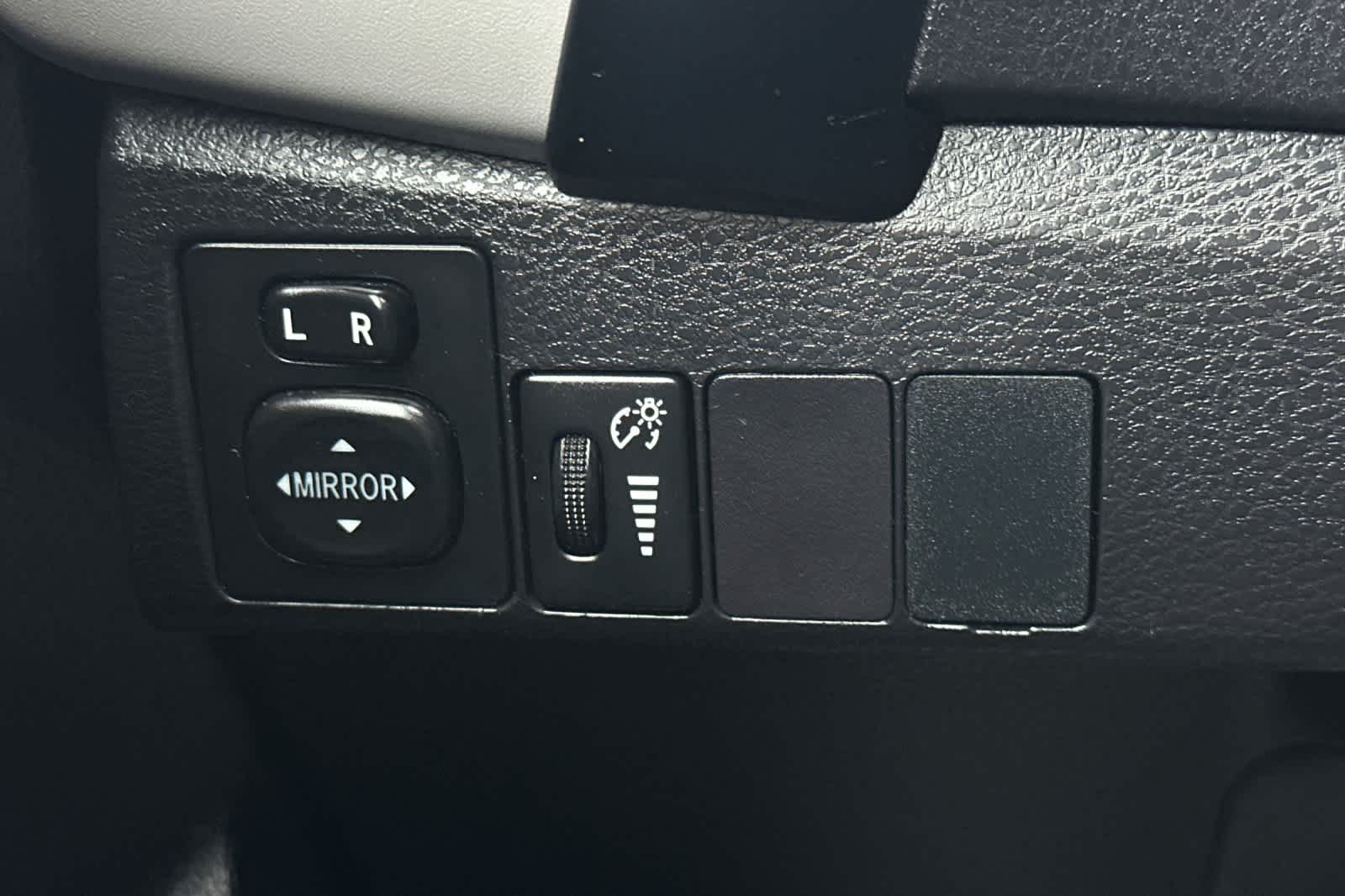 Thumbnail: 2017 Toyota Corolla - 28