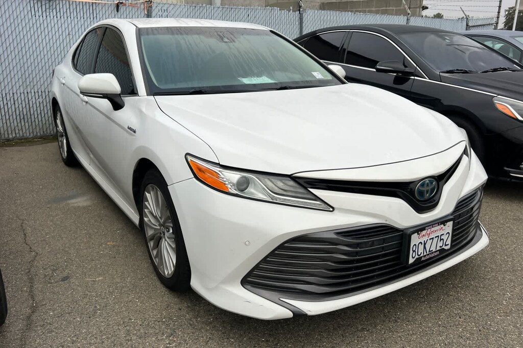 Used 2018 Toyota Camry Hybrid XLE Sedan