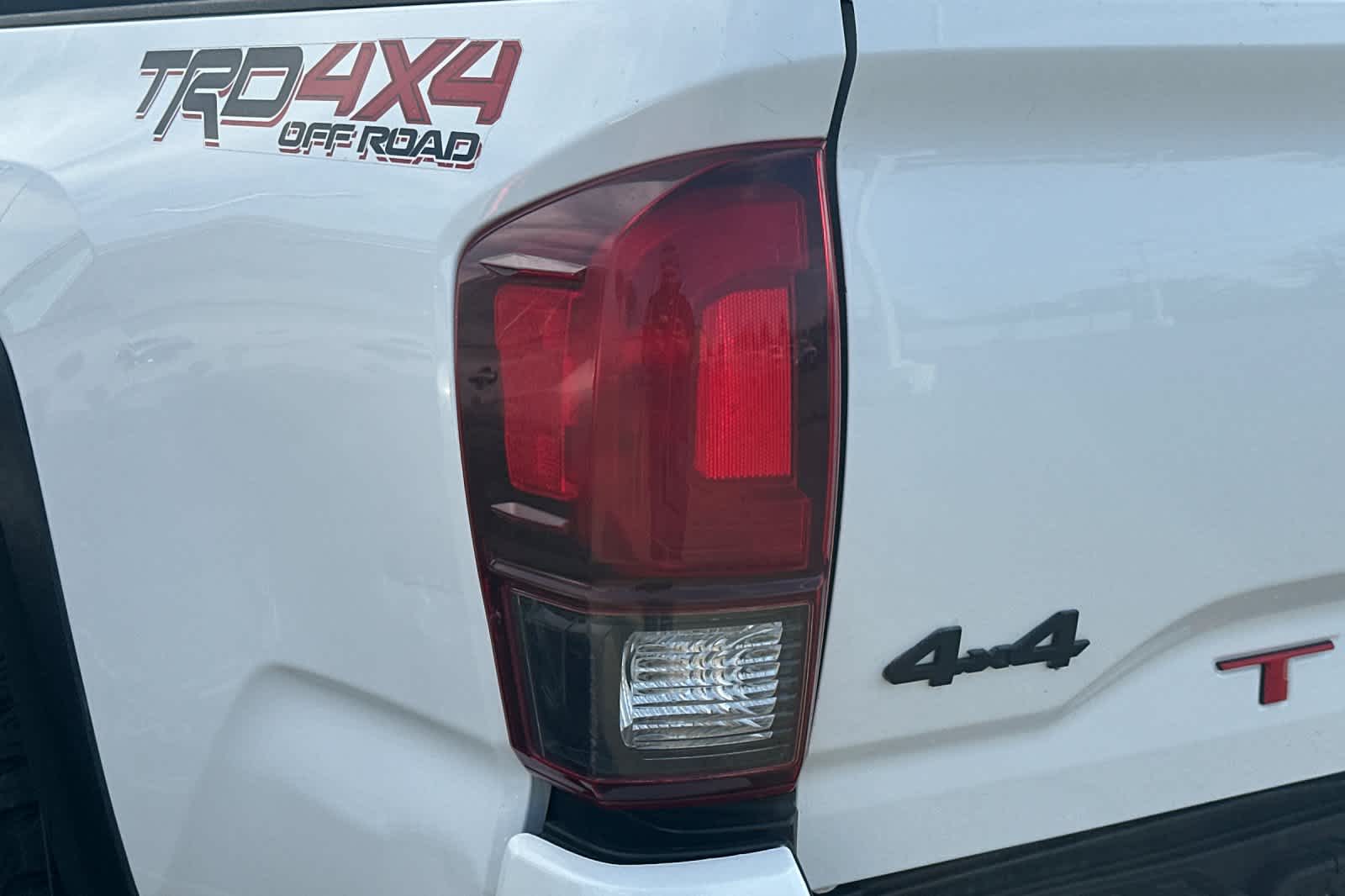 Thumbnail: 2018 Toyota Tacoma - 15