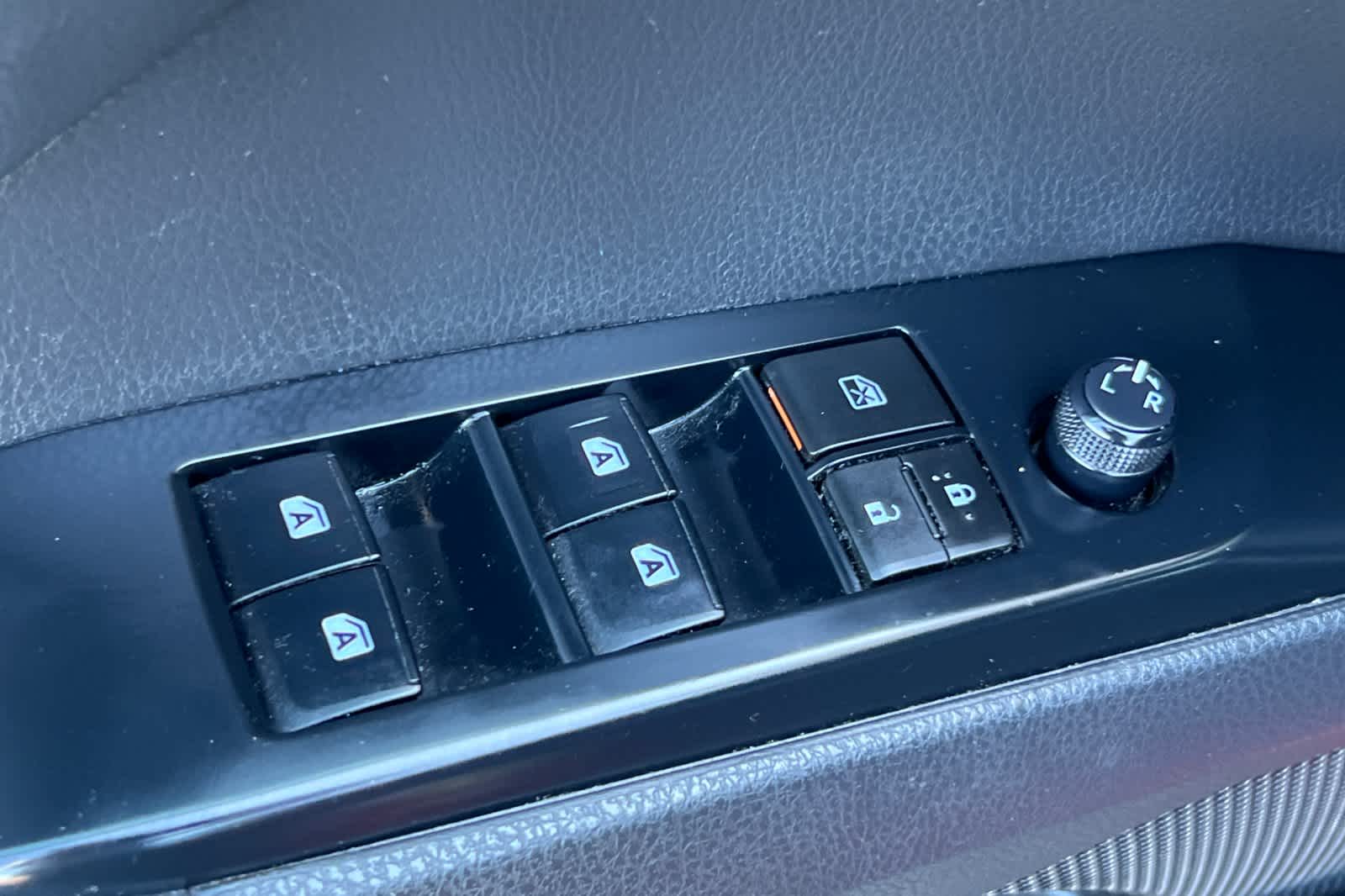 Thumbnail: 2020 Toyota Camry - 13