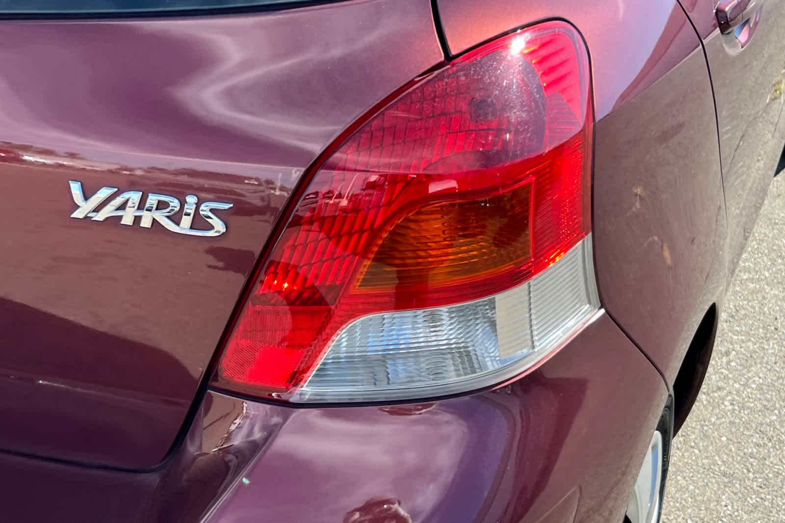 Thumbnail: 2010 Toyota Yaris - 17