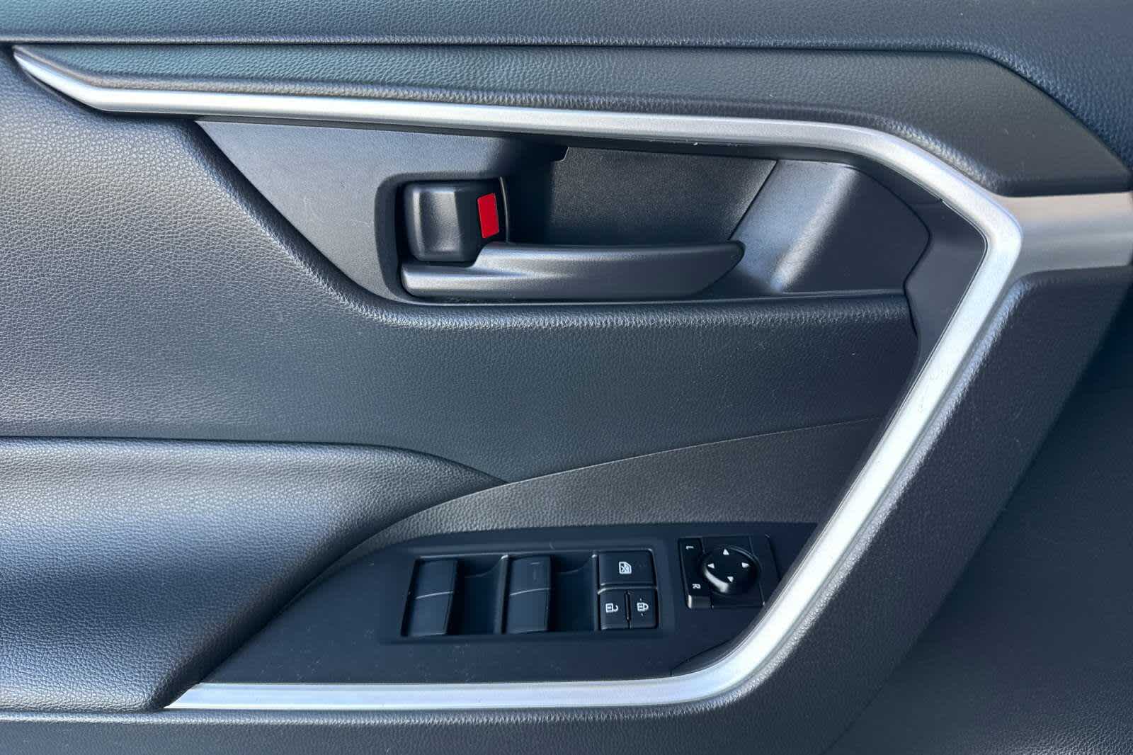Thumbnail: 2020 Toyota RAV4 - 12
