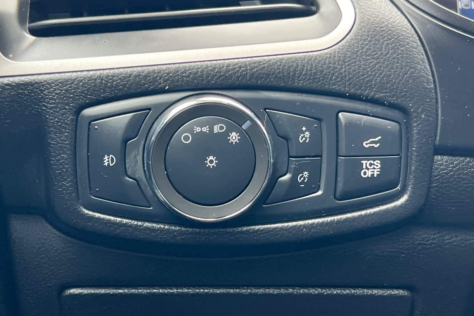 Thumbnail: 2022 Ford Edge - 31