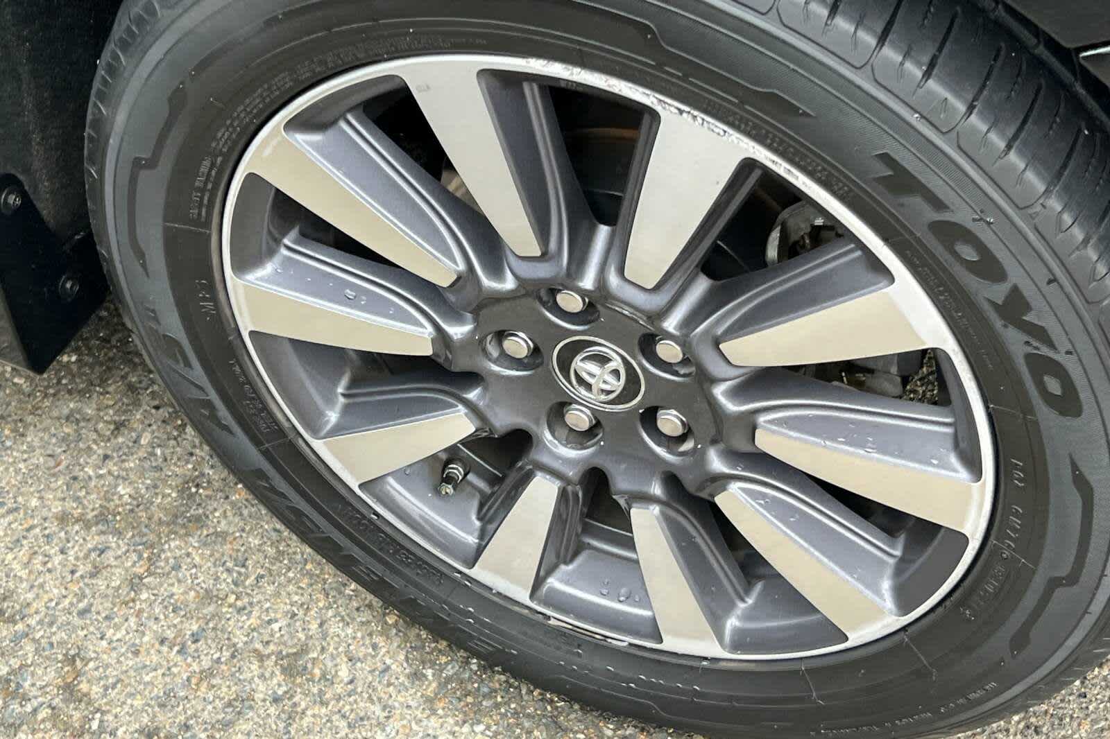 Thumbnail: 2019 Toyota Sienna - 18