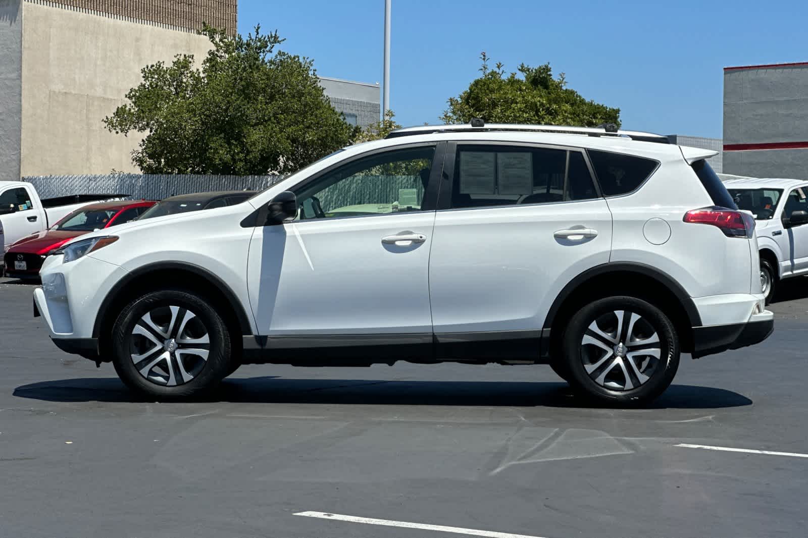 Thumbnail: 2017 Toyota RAV4 - 9