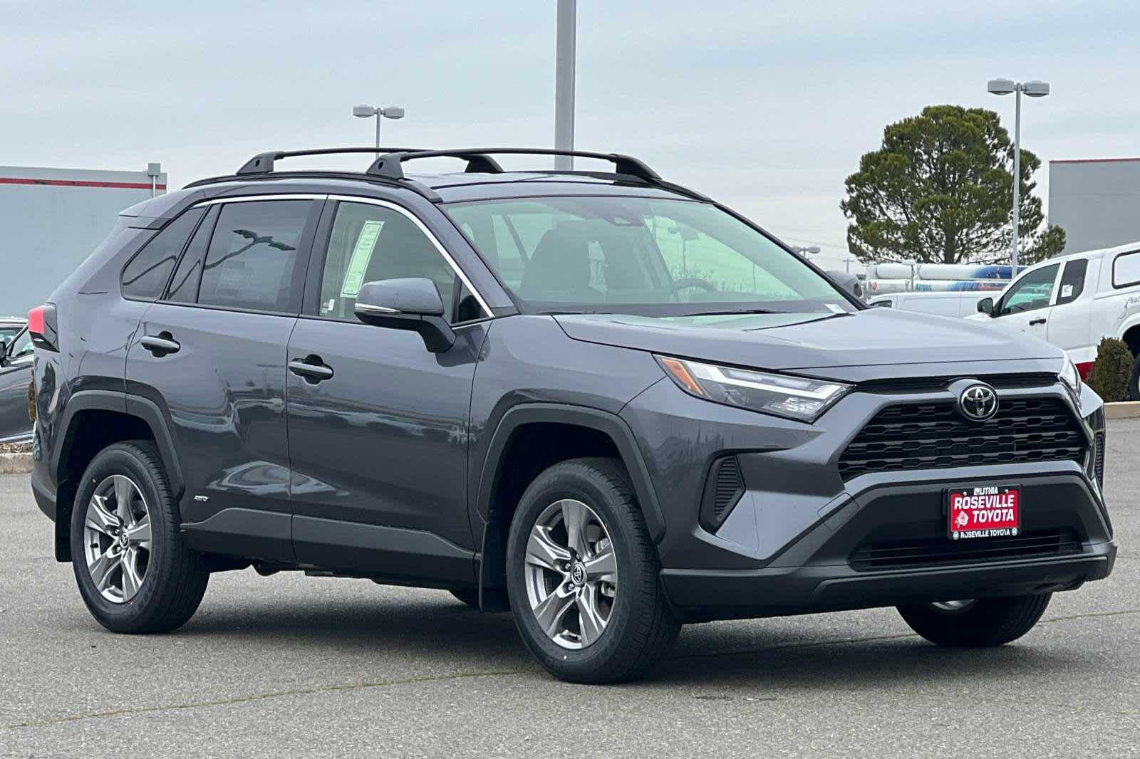 Thumbnail: 2025 Toyota RAV4 - 8