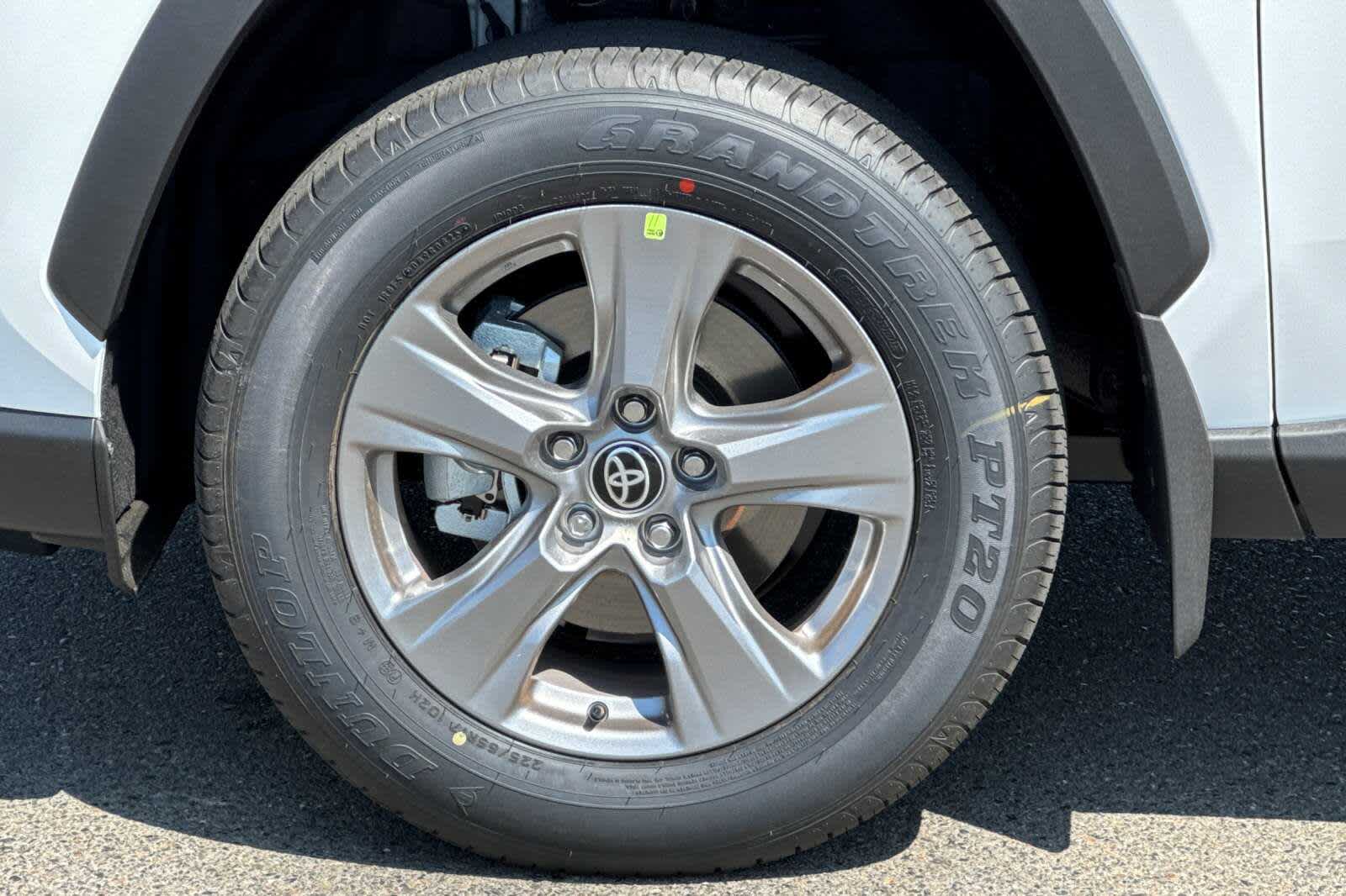 2025 Toyota RAV4 XLE 27