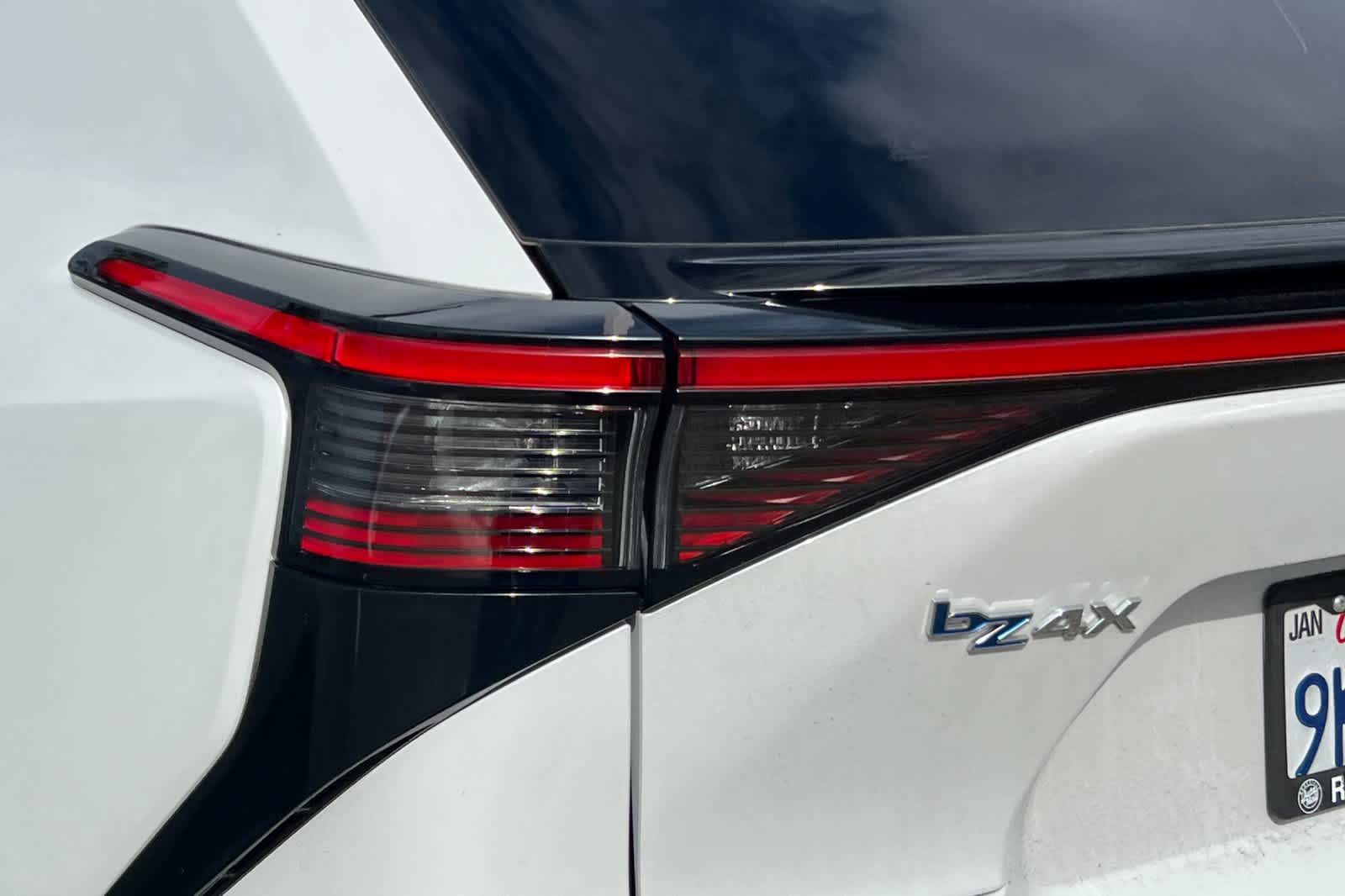 Thumbnail: 2023 Toyota bZ4X - 15