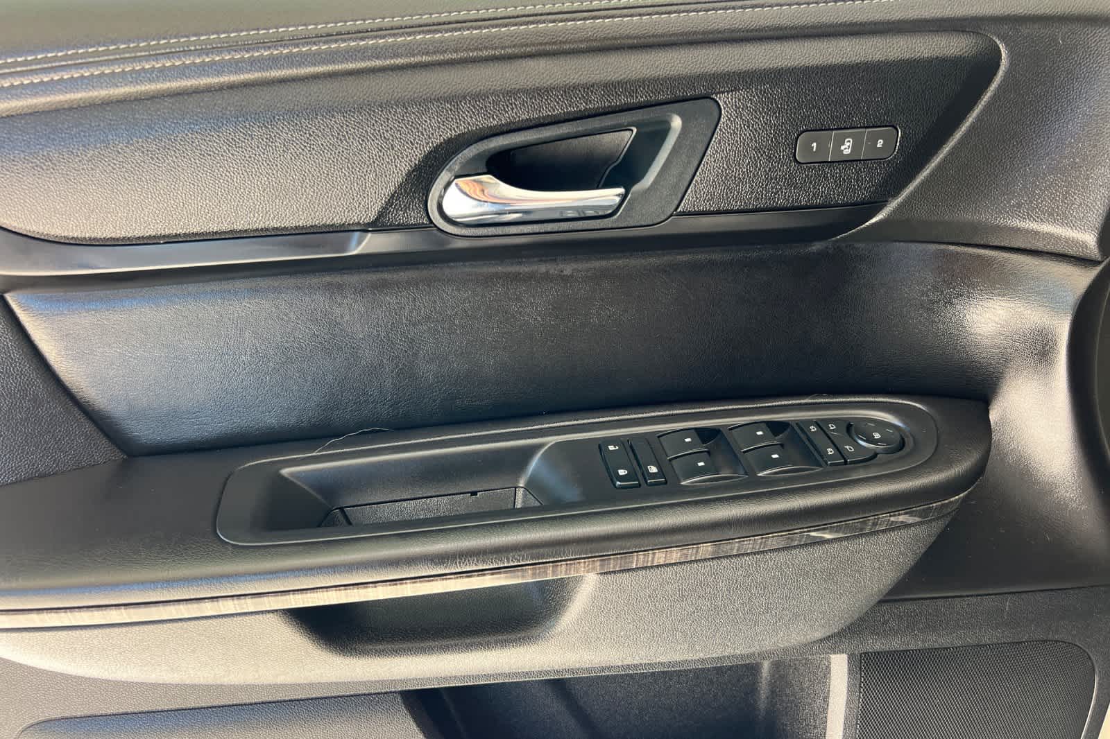 Thumbnail: 2016 GMC Acadia - 11