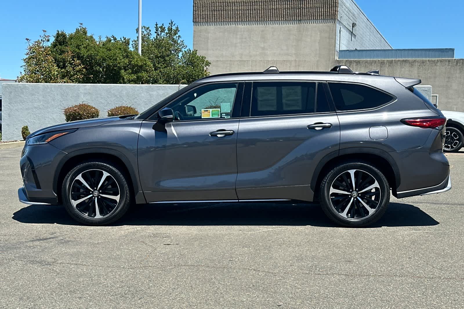 Thumbnail: 2021 Toyota Highlander - 9