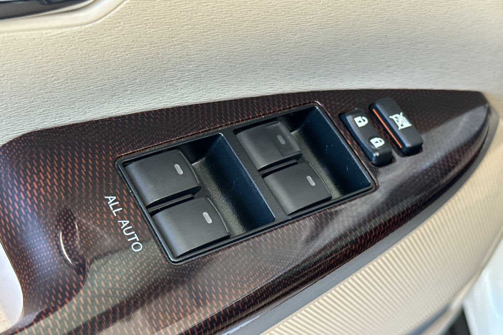 Thumbnail: 2010 Toyota Venza - 13