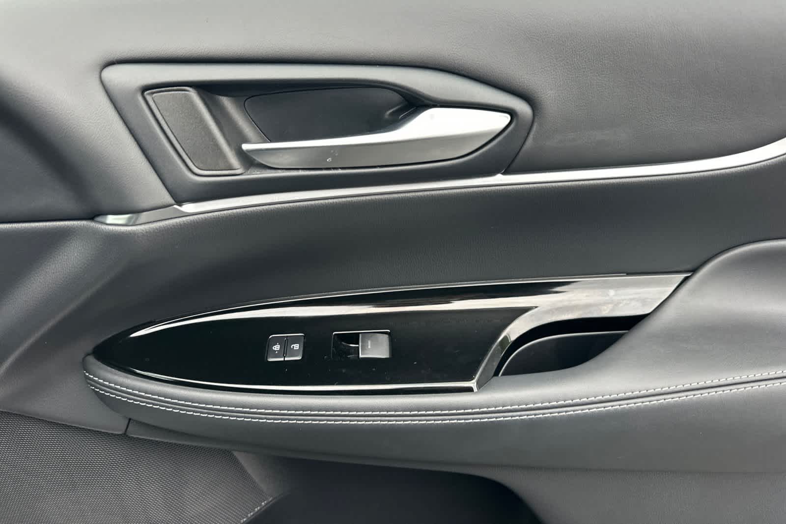 Thumbnail: 2023 Toyota Mirai - 18