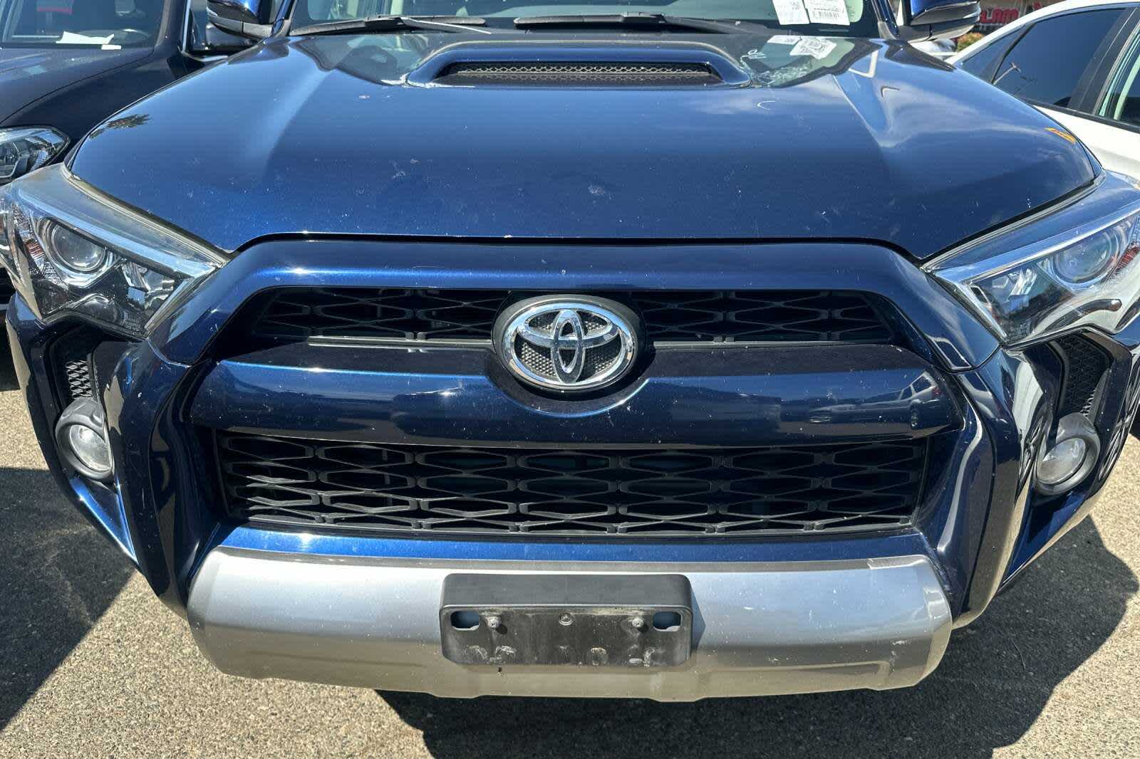 Thumbnail: 2018 Toyota 4Runner - 9