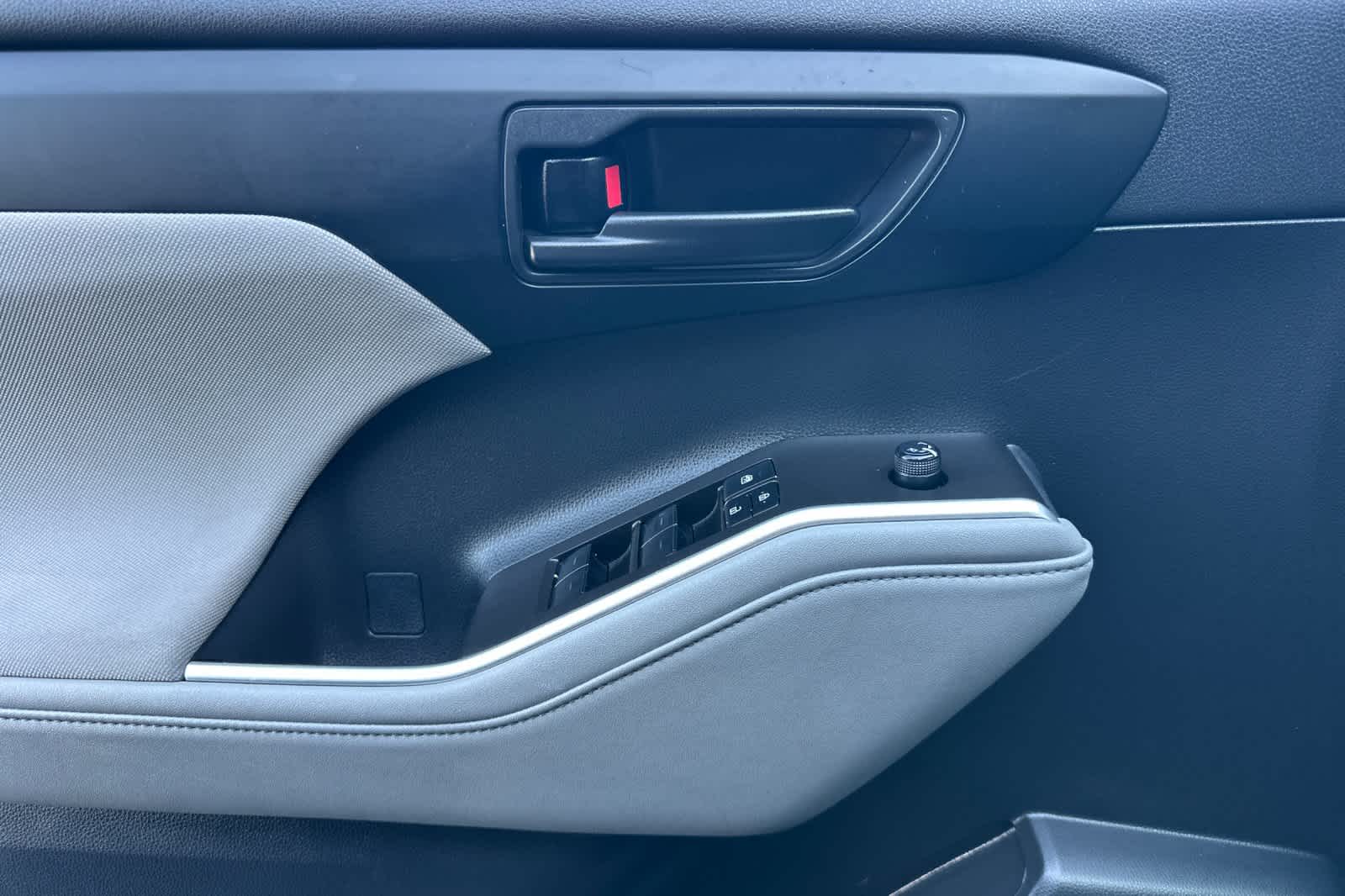 Thumbnail: 2023 Toyota Highlander - 12