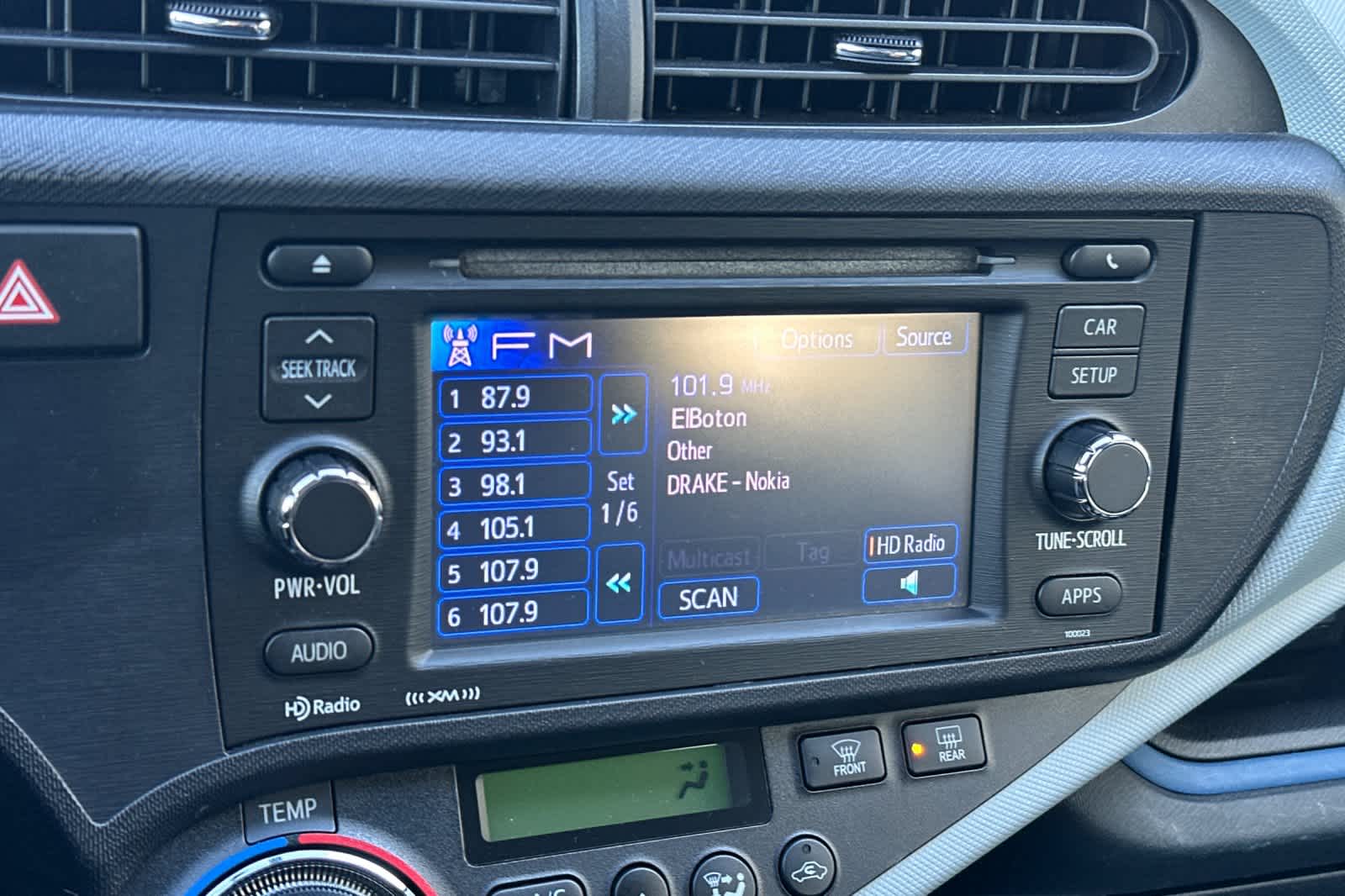 Thumbnail: 2012 Toyota Prius c - 19