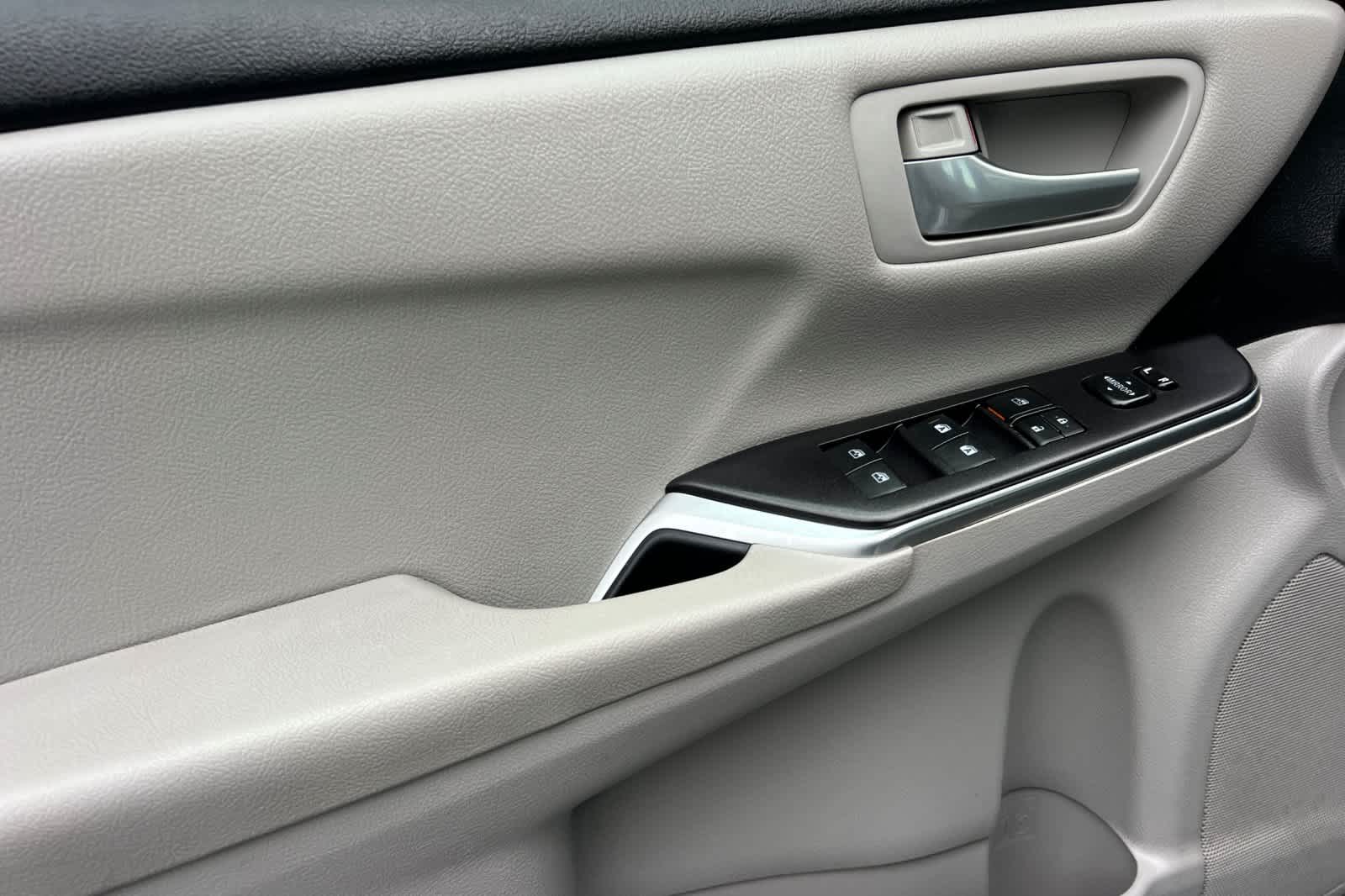 Thumbnail: 2016 Toyota Camry - 12