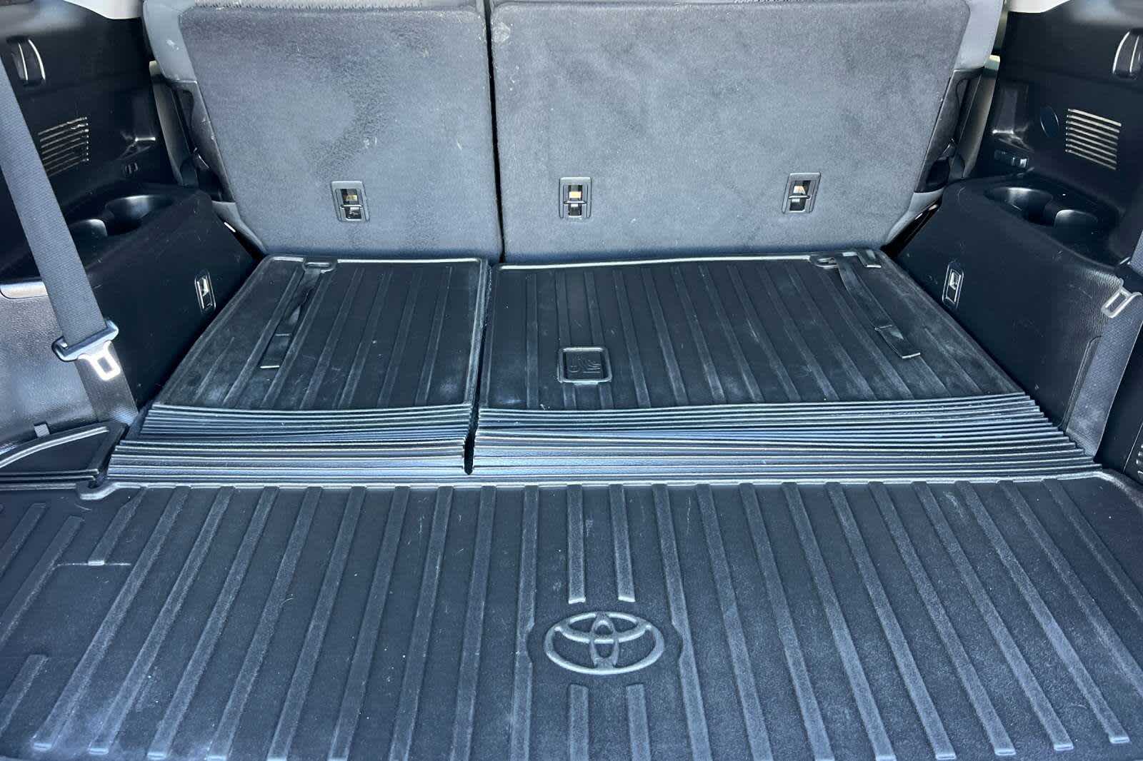 Thumbnail: 2018 Toyota Highlander - 17