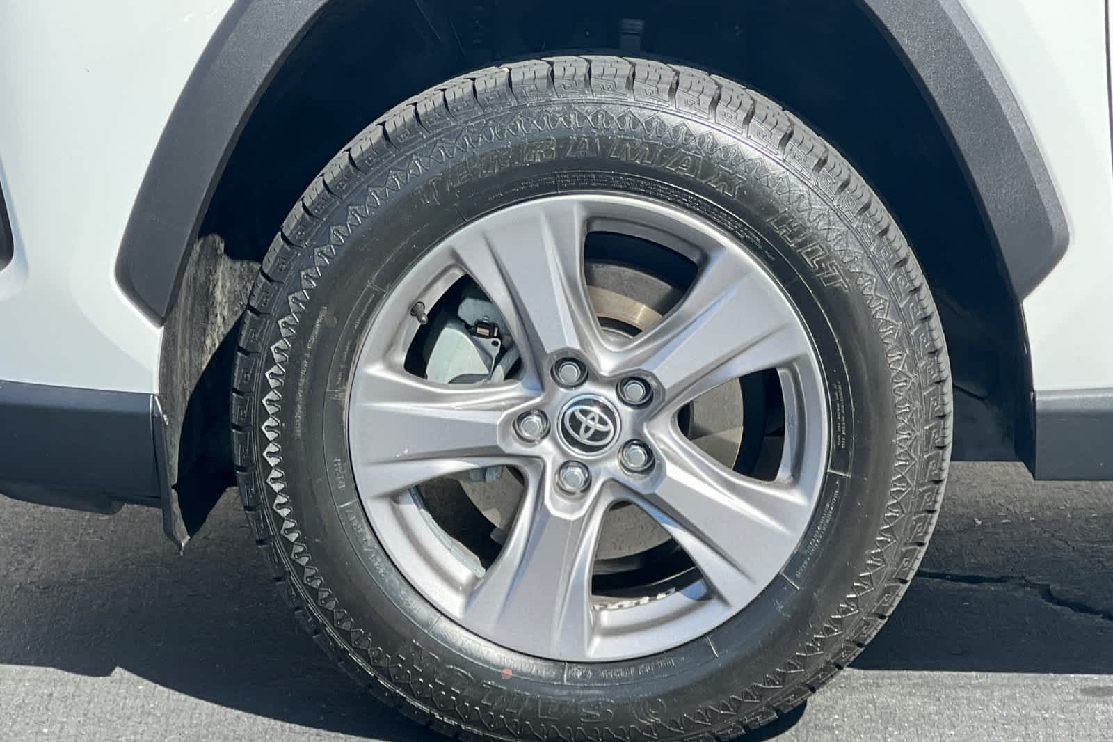 Thumbnail: 2022 Toyota RAV4 - 28