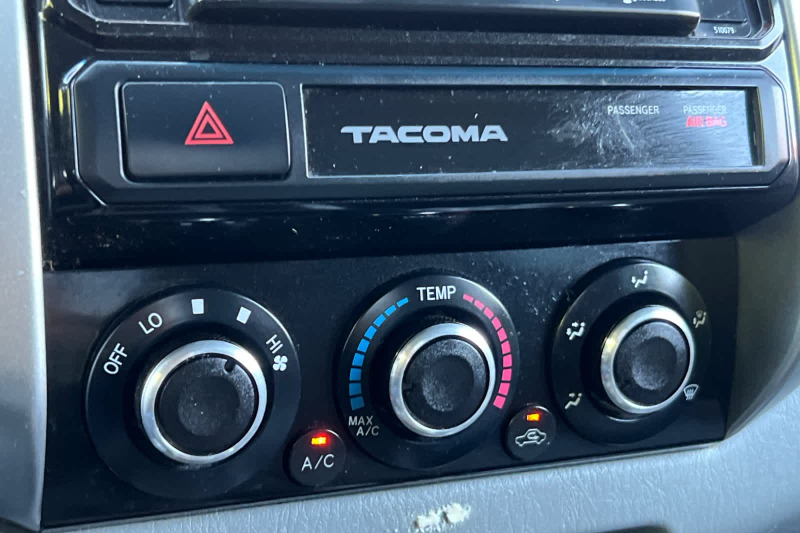 Thumbnail: 2015 Toyota Tacoma - 19