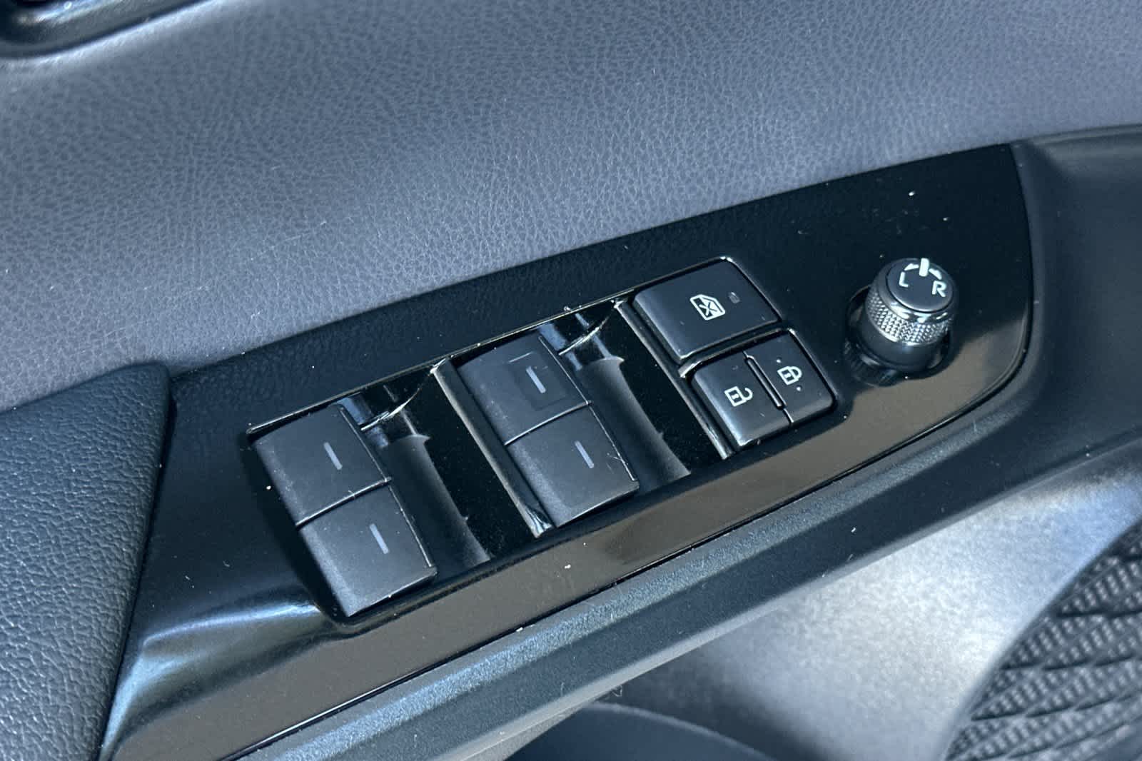 Thumbnail: 2019 Toyota Prius Prime - 13