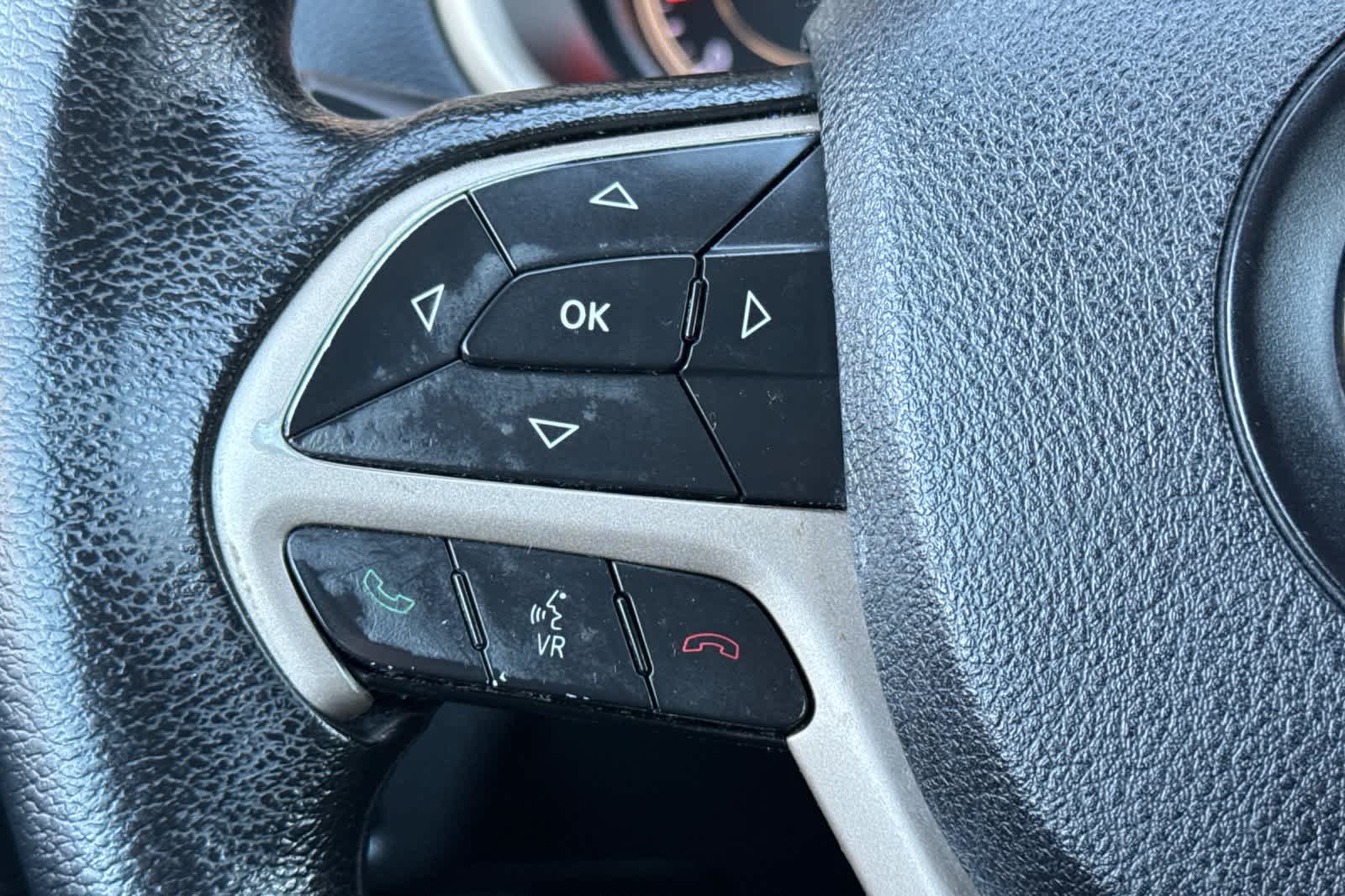 Thumbnail: 2015 Jeep Cherokee - 23