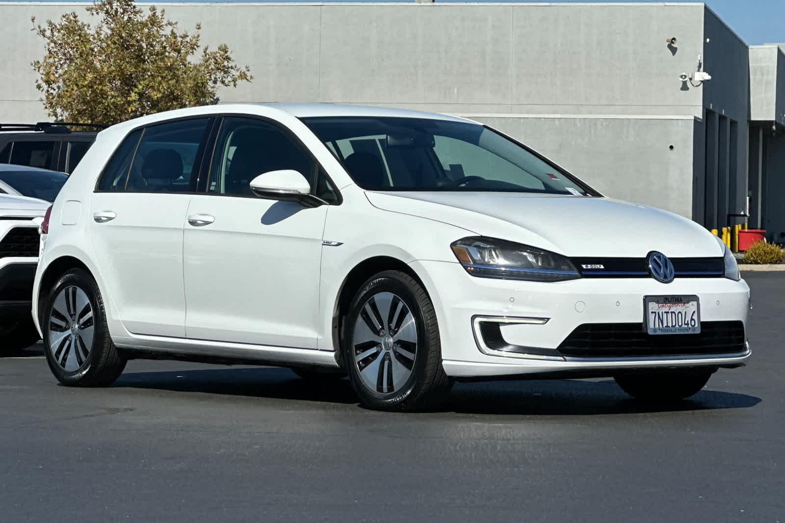 Thumbnail: 2015 Volkswagen e-Golf - 5