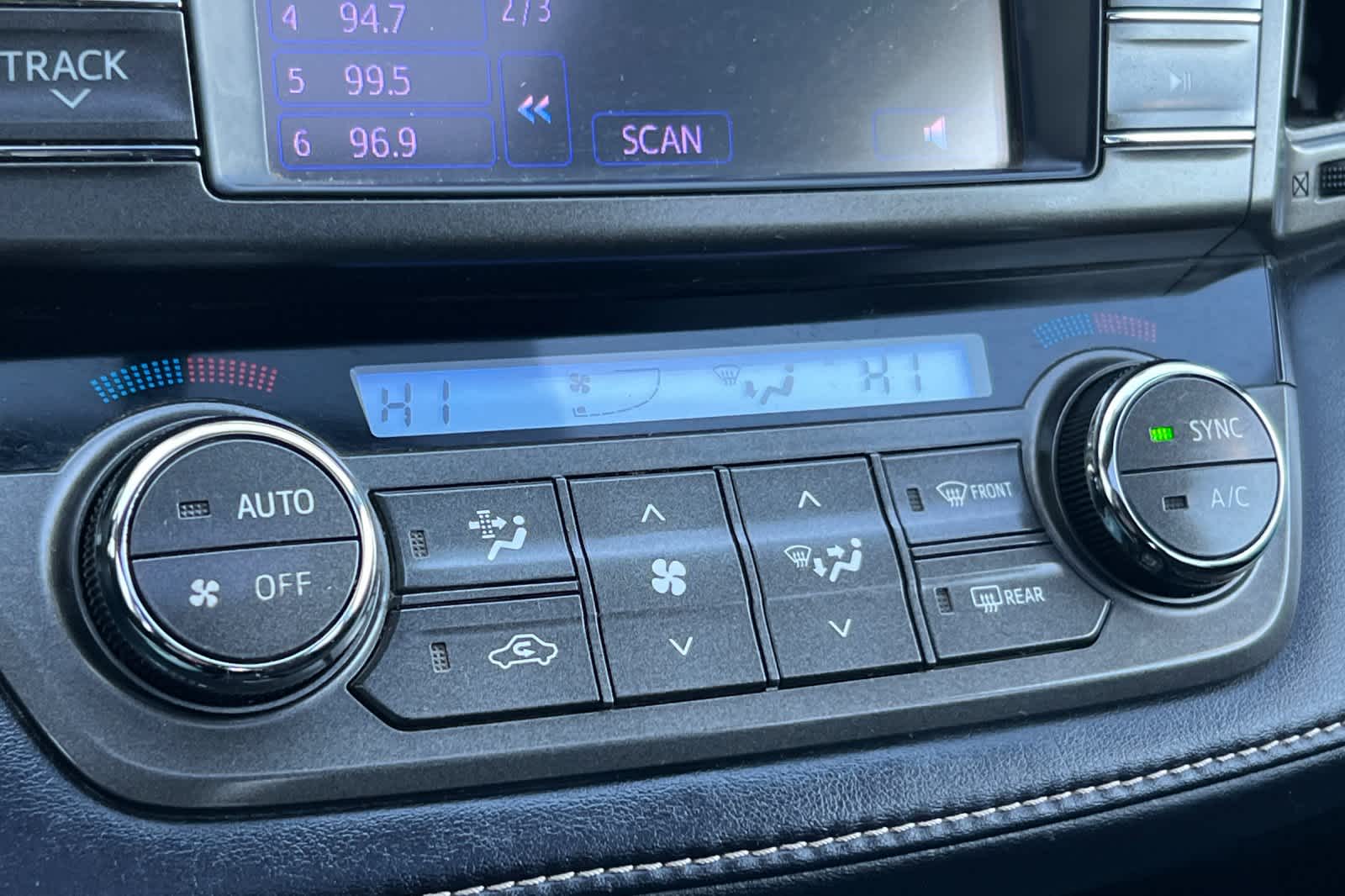 Thumbnail: 2013 Toyota RAV4 - 21