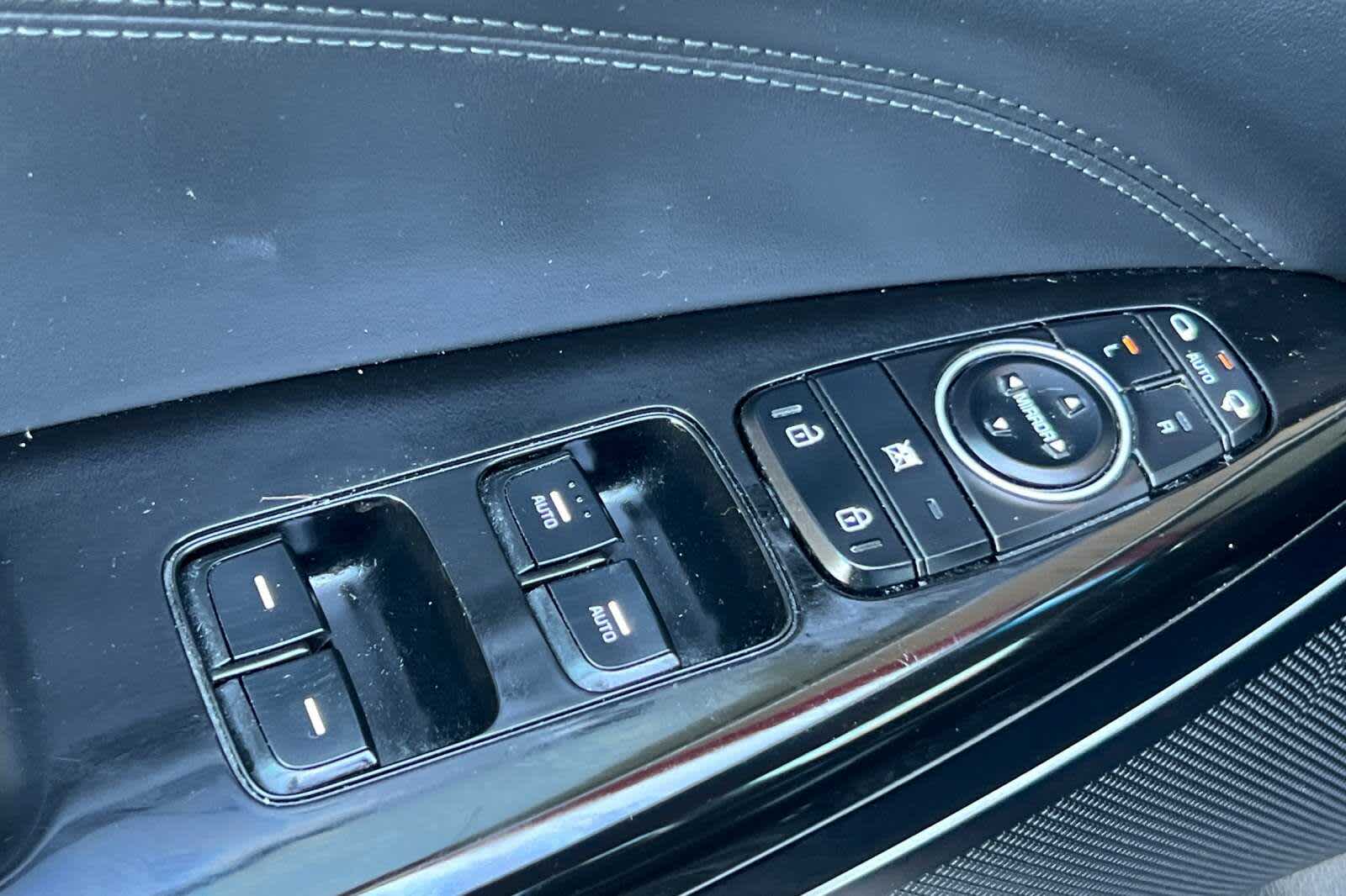 Thumbnail: 2017 Kia Cadenza - 13