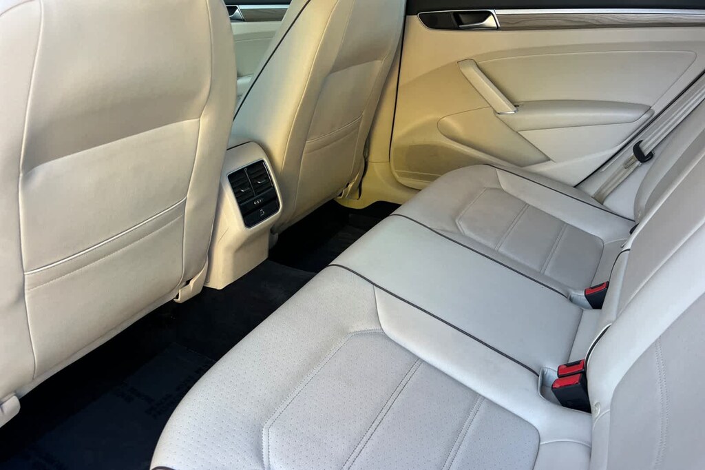 Used 2018 Volkswagen Passat 2.0T SE Sedan