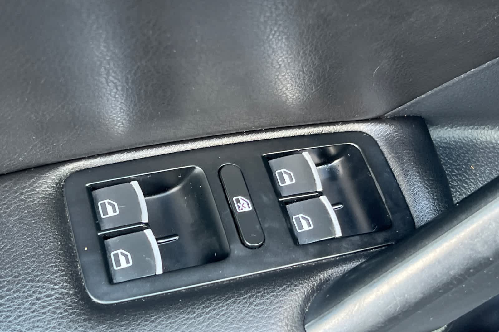 Thumbnail: 2013 Volkswagen Passat - 13