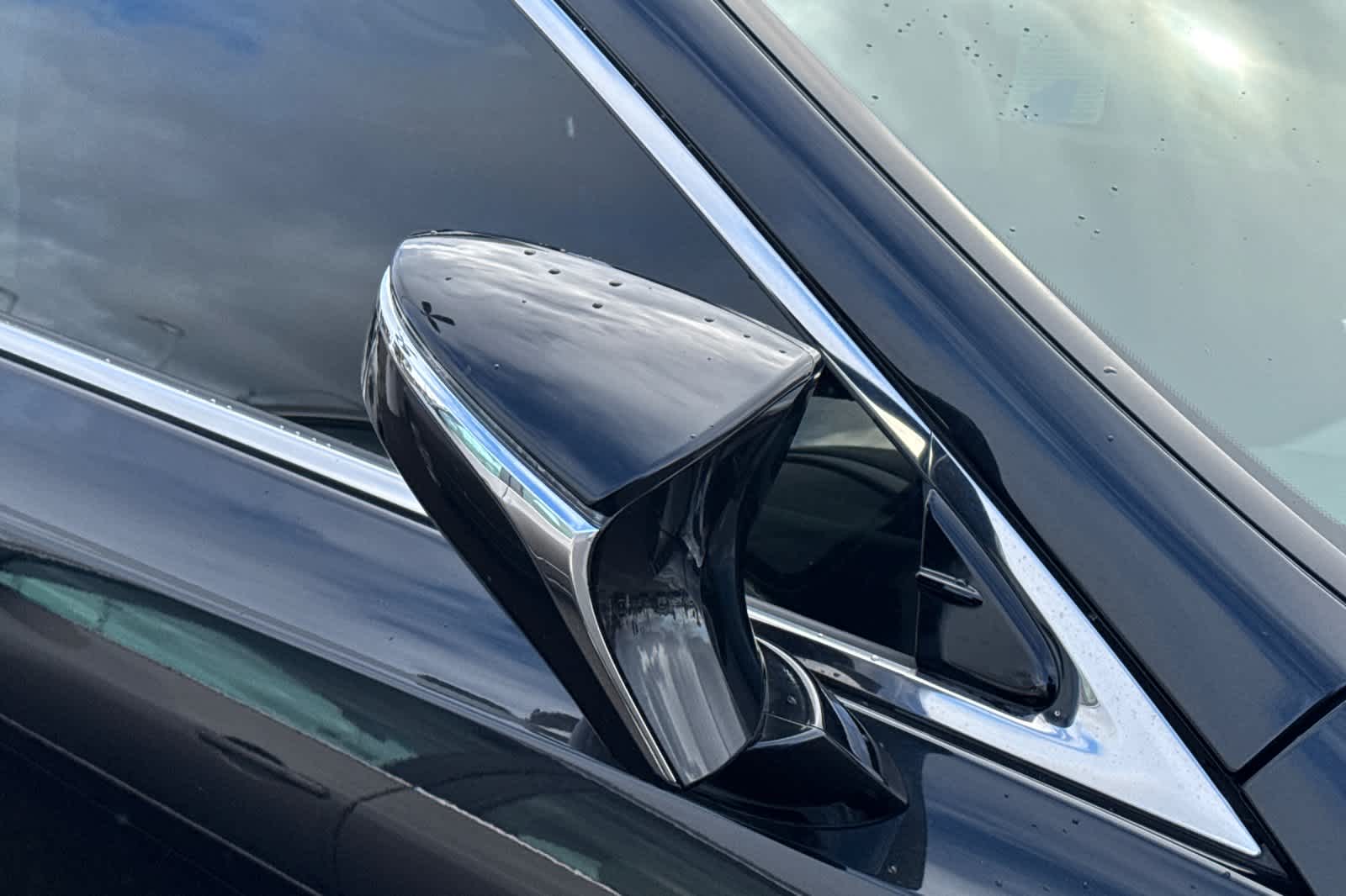 Thumbnail: 2021 Lexus ES - 13