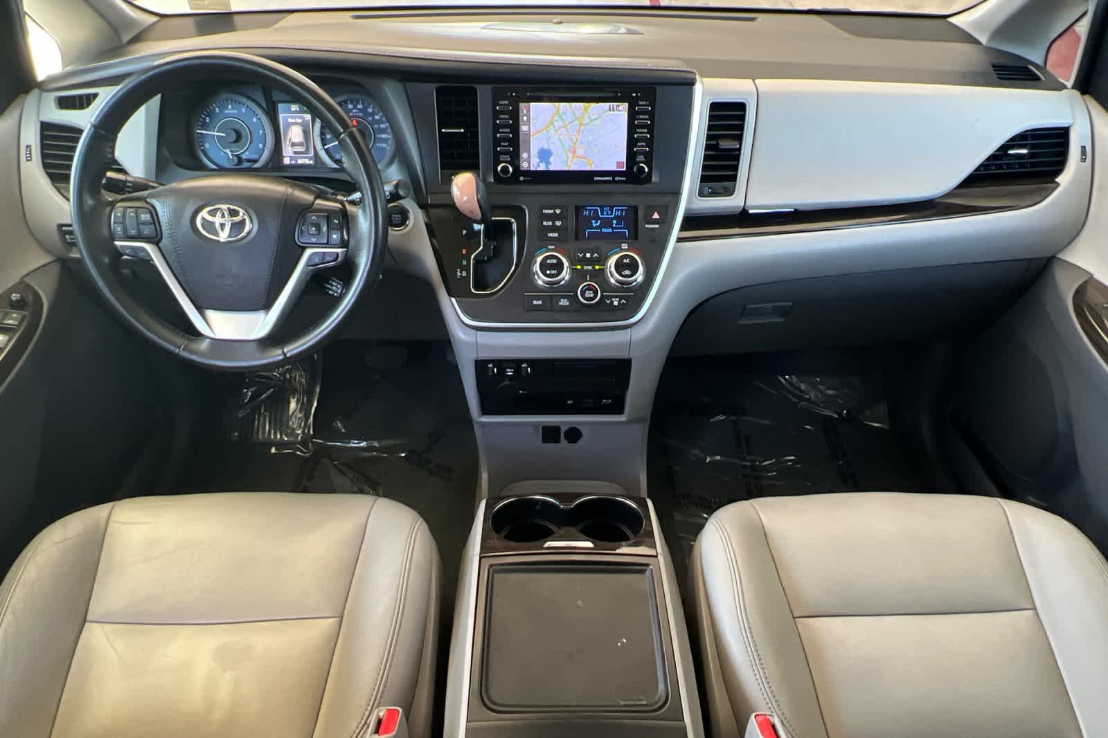 Thumbnail: 2020 Toyota Sienna - 3