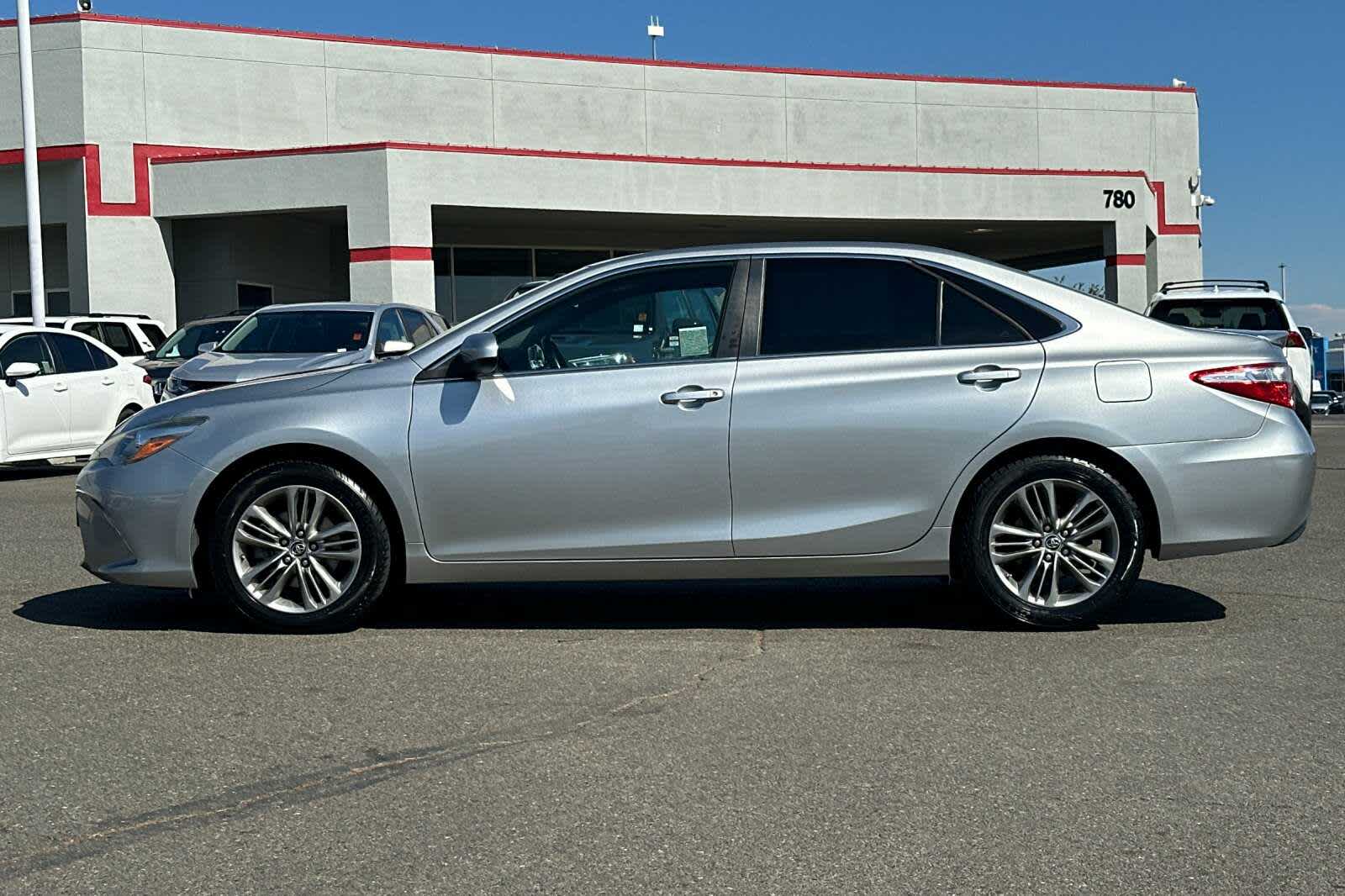 Thumbnail: 2015 Toyota Camry - 9