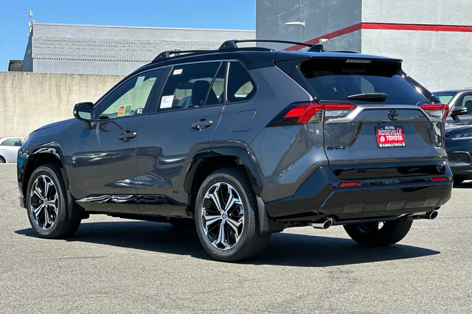 Thumbnail: 2025 Toyota RAV4 - 6