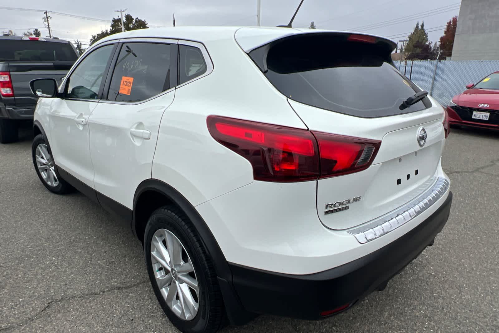 Thumbnail: 2017 Nissan Rogue Sport - 4