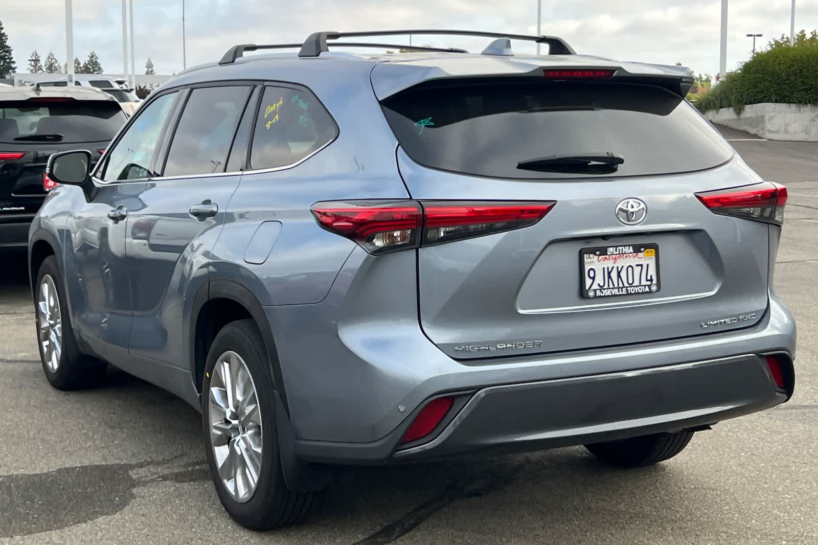 Thumbnail: 2023 Toyota Highlander - 4
