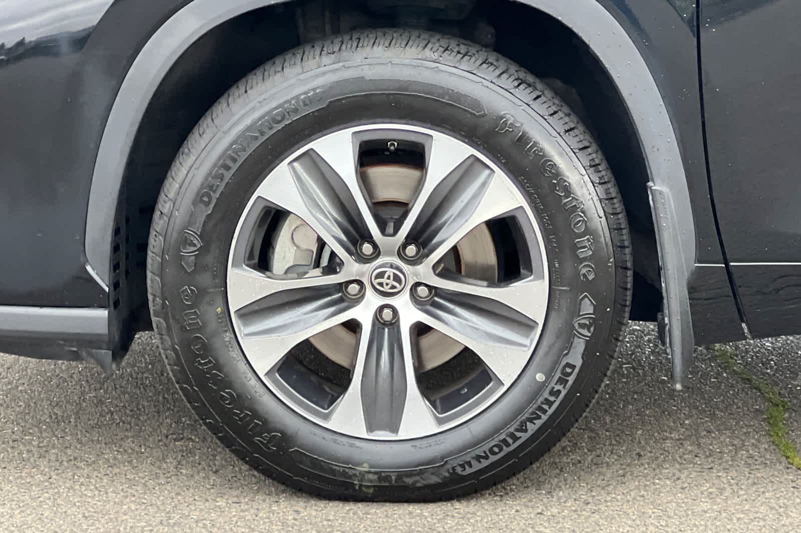 Thumbnail: 2023 Toyota Highlander - 29