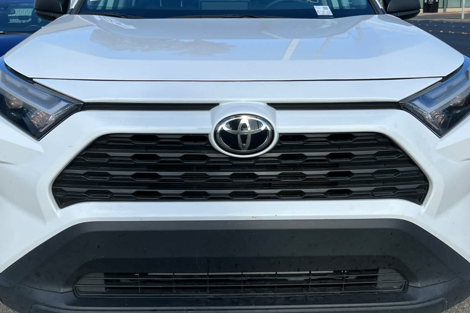 2023 Toyota RAV4 LE 10