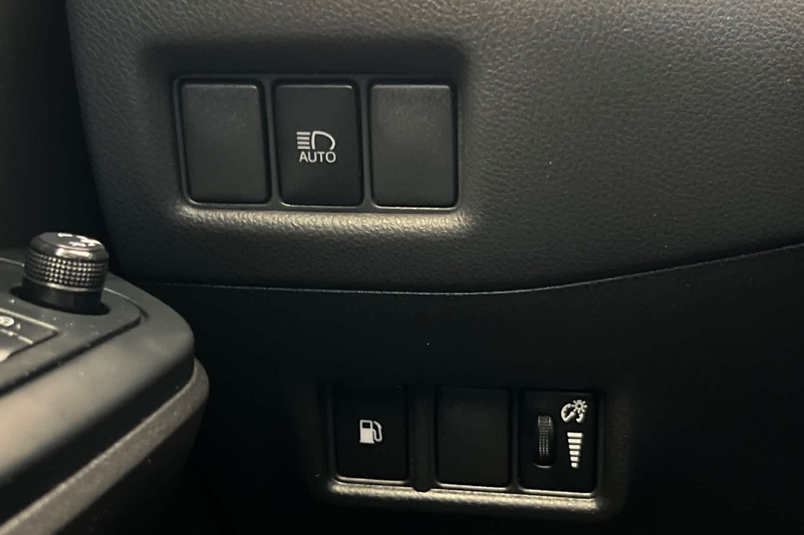 Thumbnail: 2021 Toyota C-HR - 28