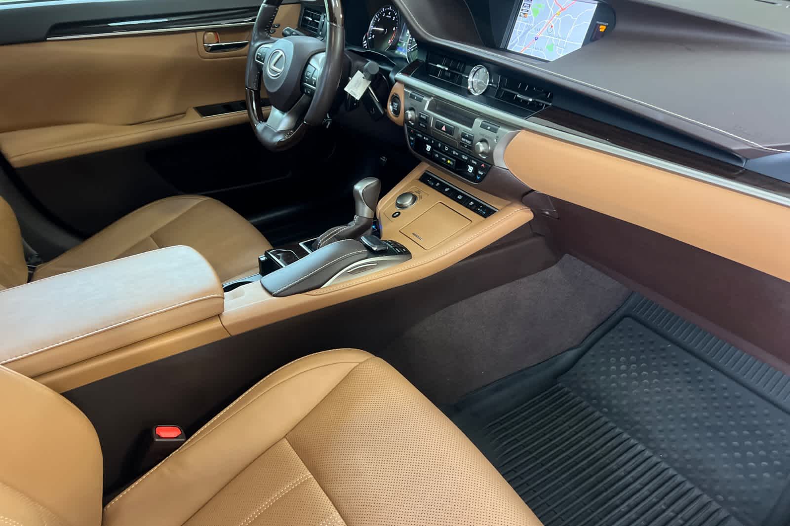 Thumbnail: 2018 Lexus ES - 16