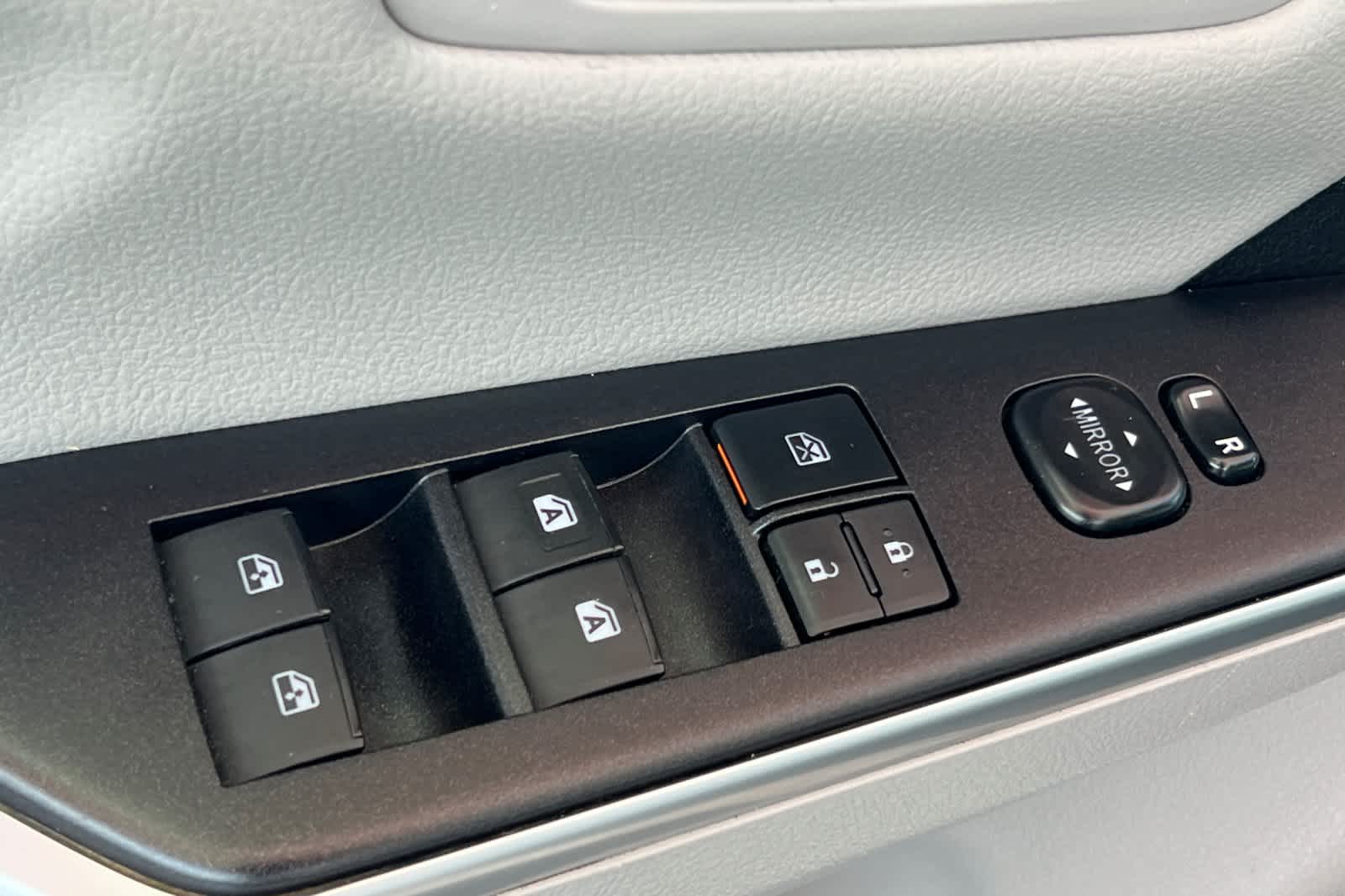 Thumbnail: 2016 Toyota Camry - 12