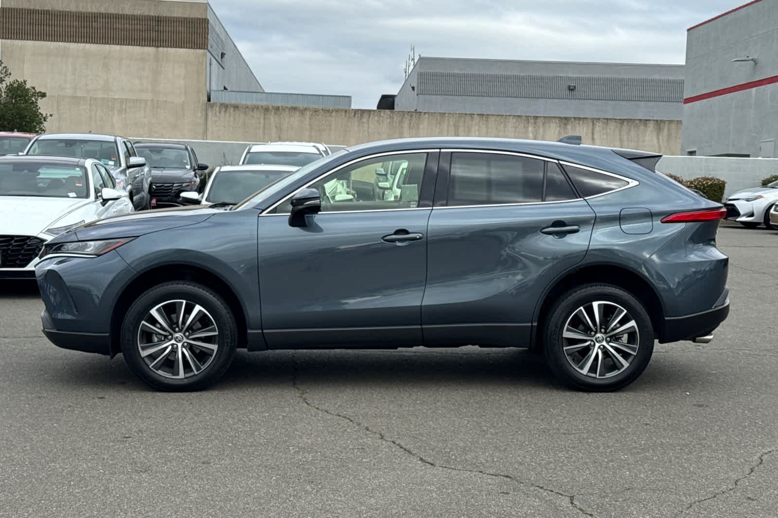 Thumbnail: 2022 Toyota Venza - 9