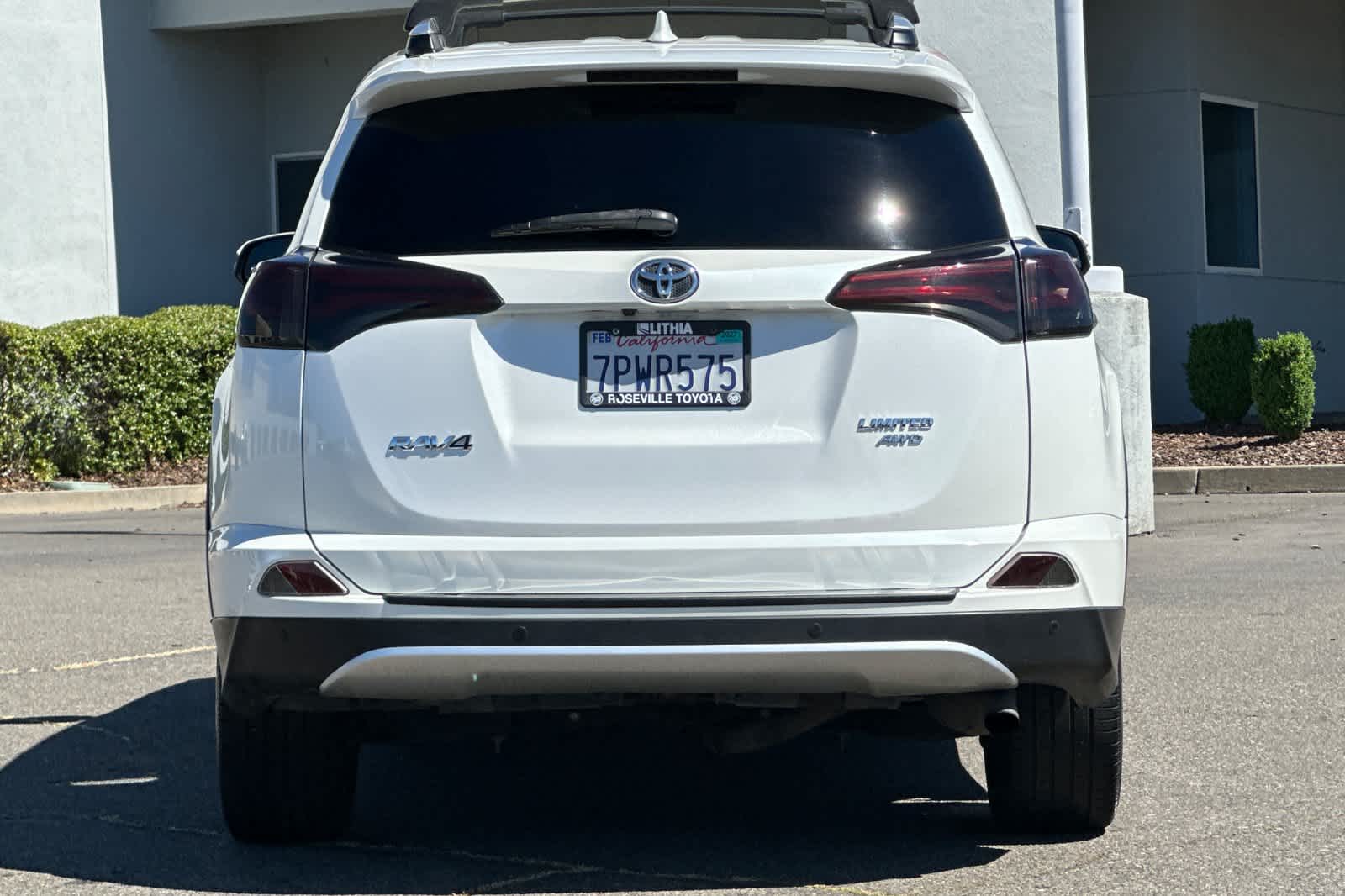 Thumbnail: 2016 Toyota RAV4 - 8